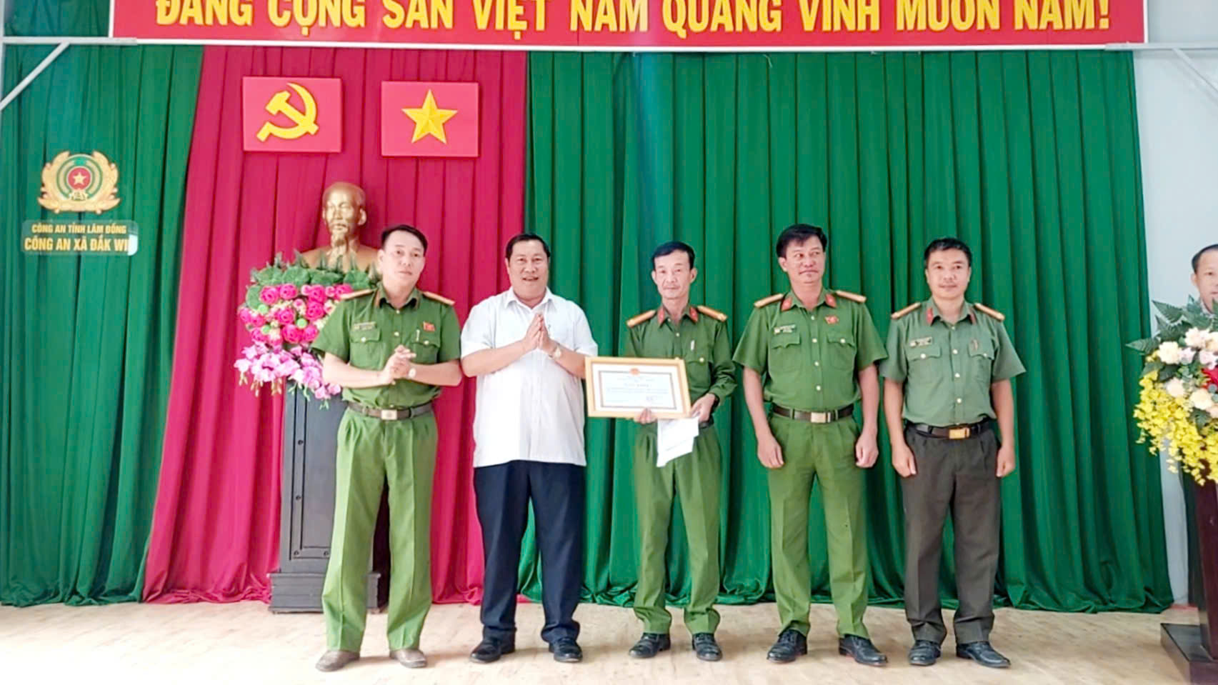 Anh-tin-bai