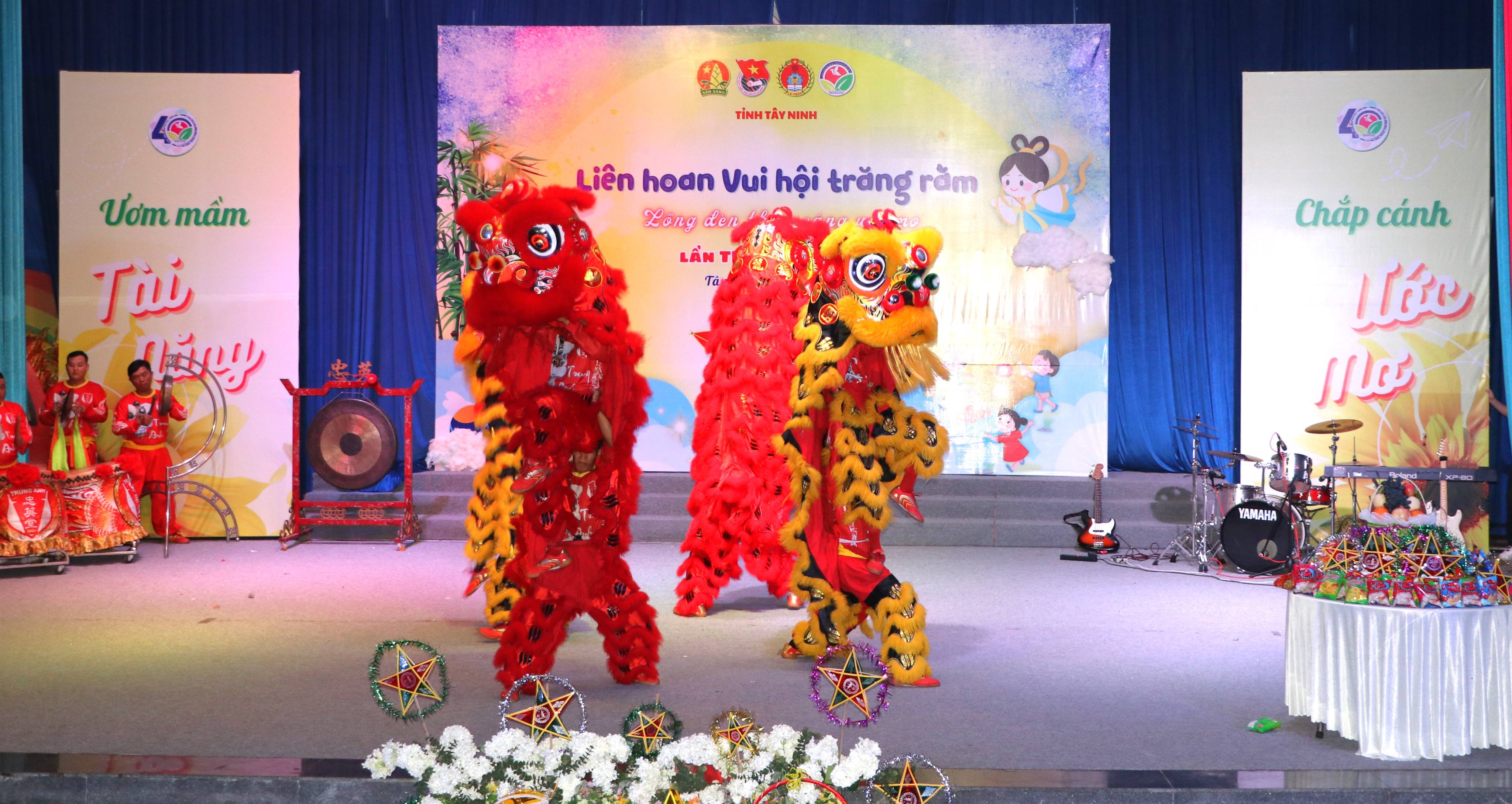 អង់គ្លេស៖ ព័ត៌មាន