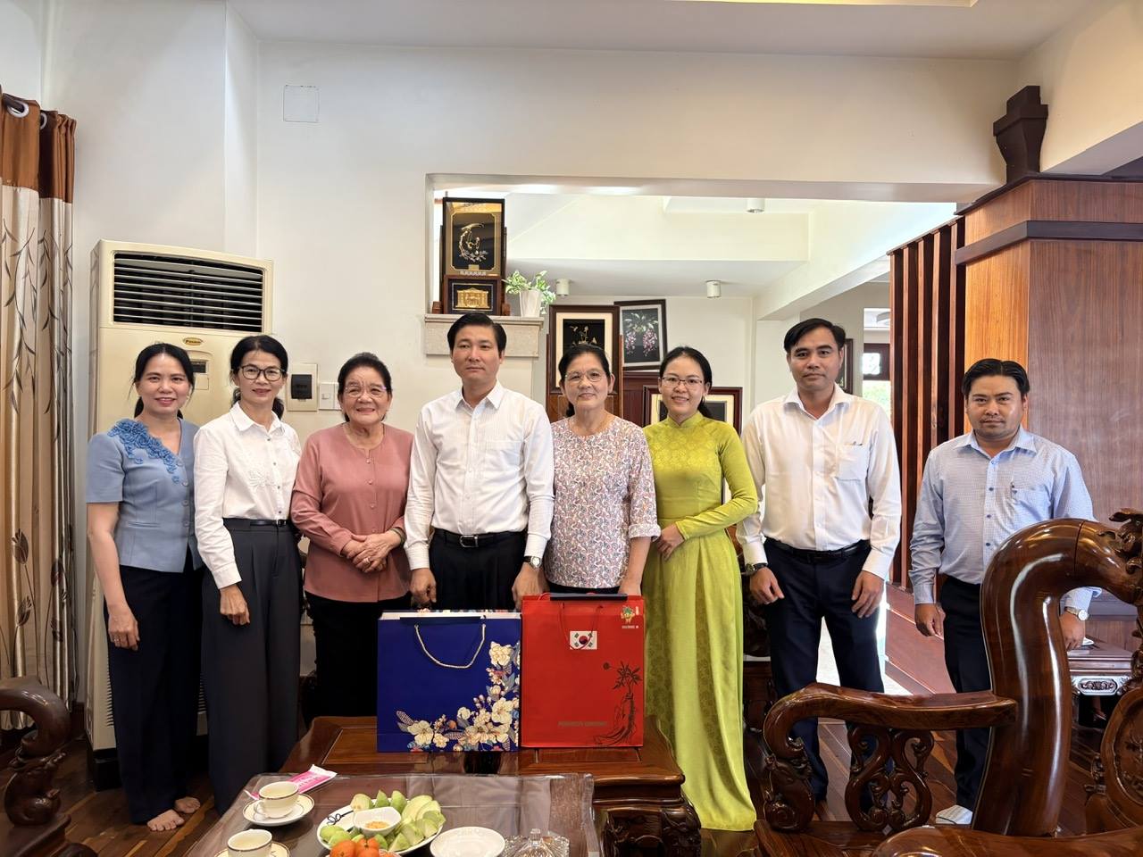 Lãnh đạo Sở Tài chính thăm, chúc Tết gia đình các đồng chí nguyên Lãnh đạo Sở