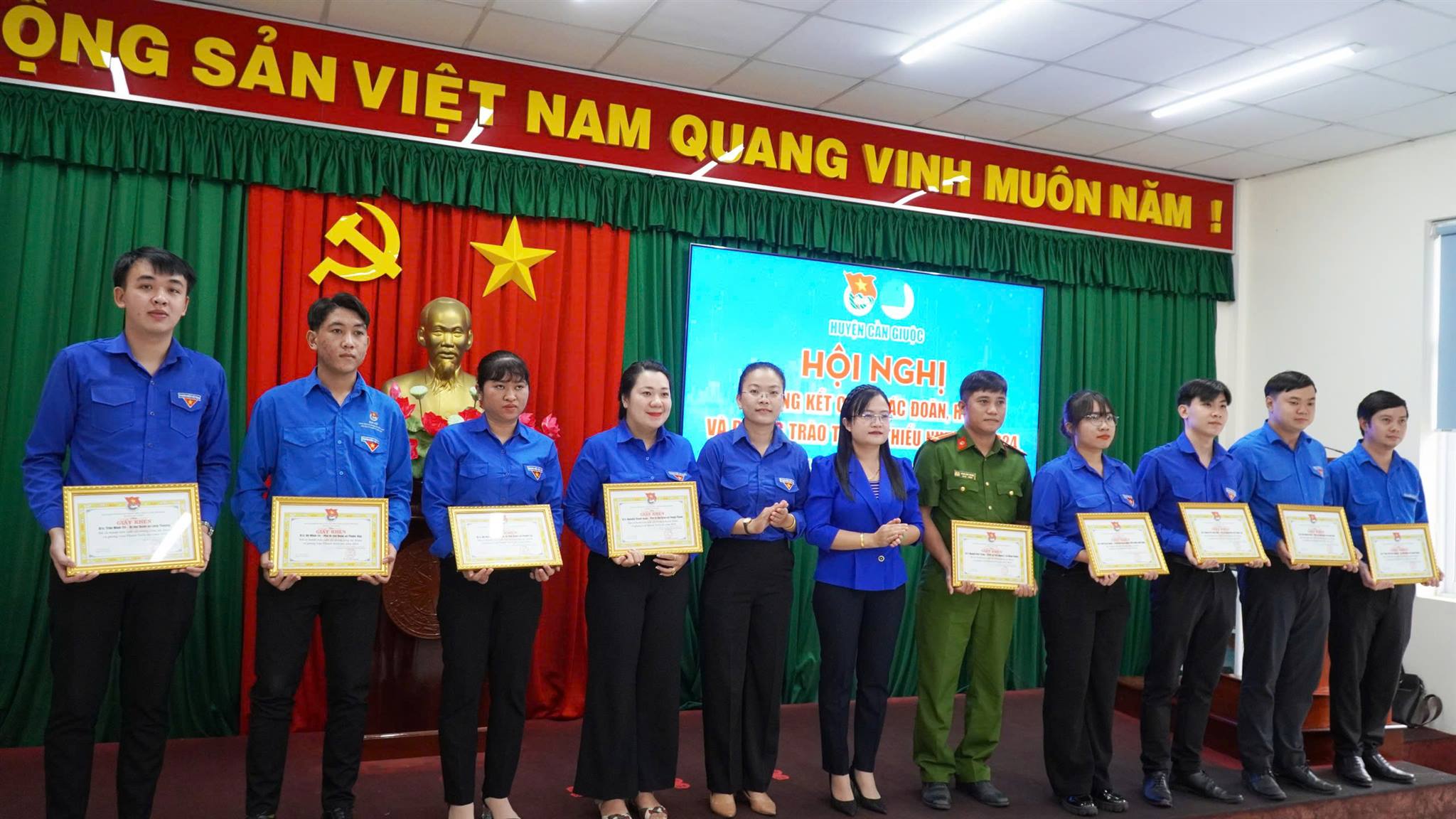 Anh-tin-bai
