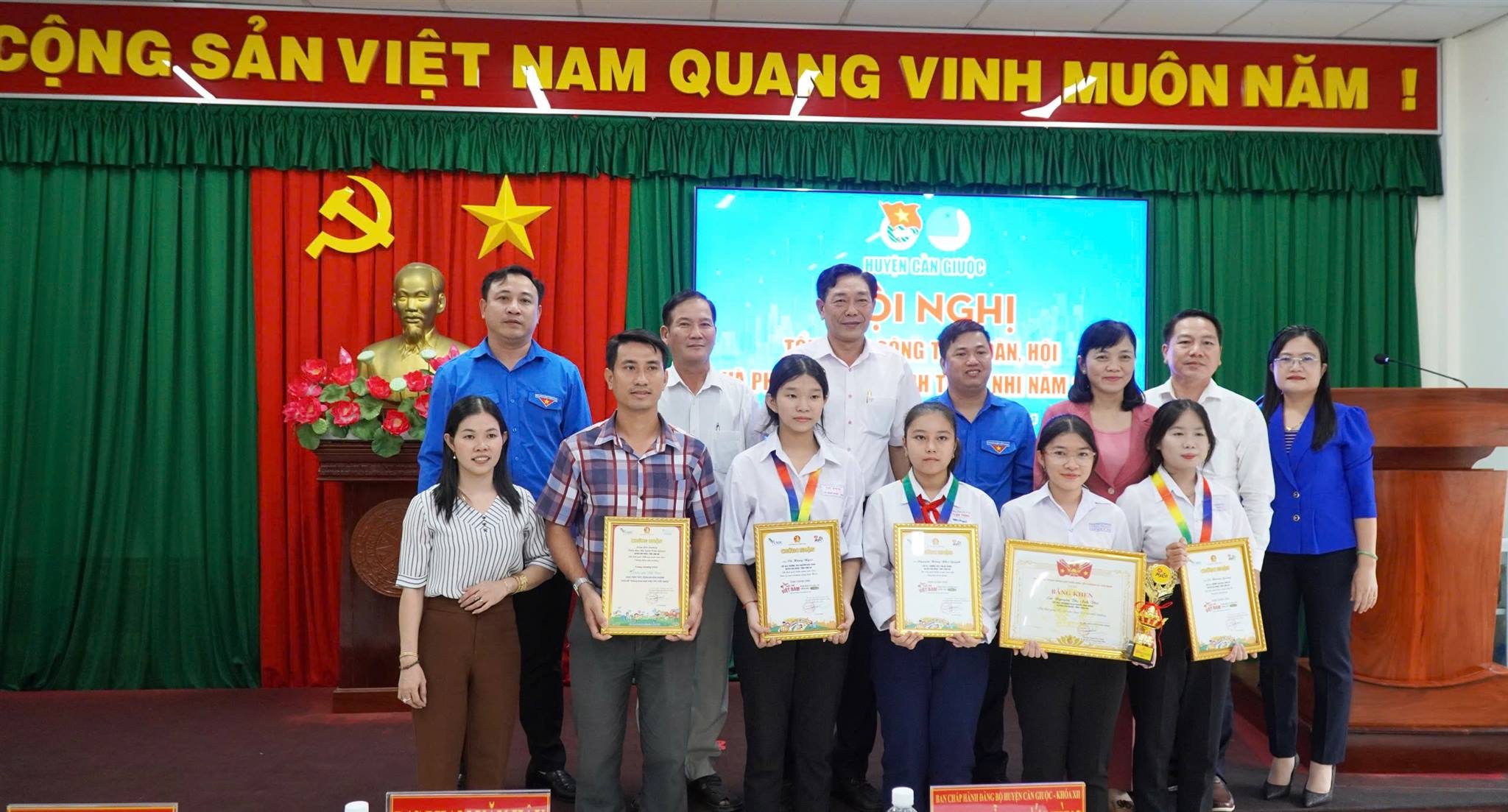 Anh-tin-bai