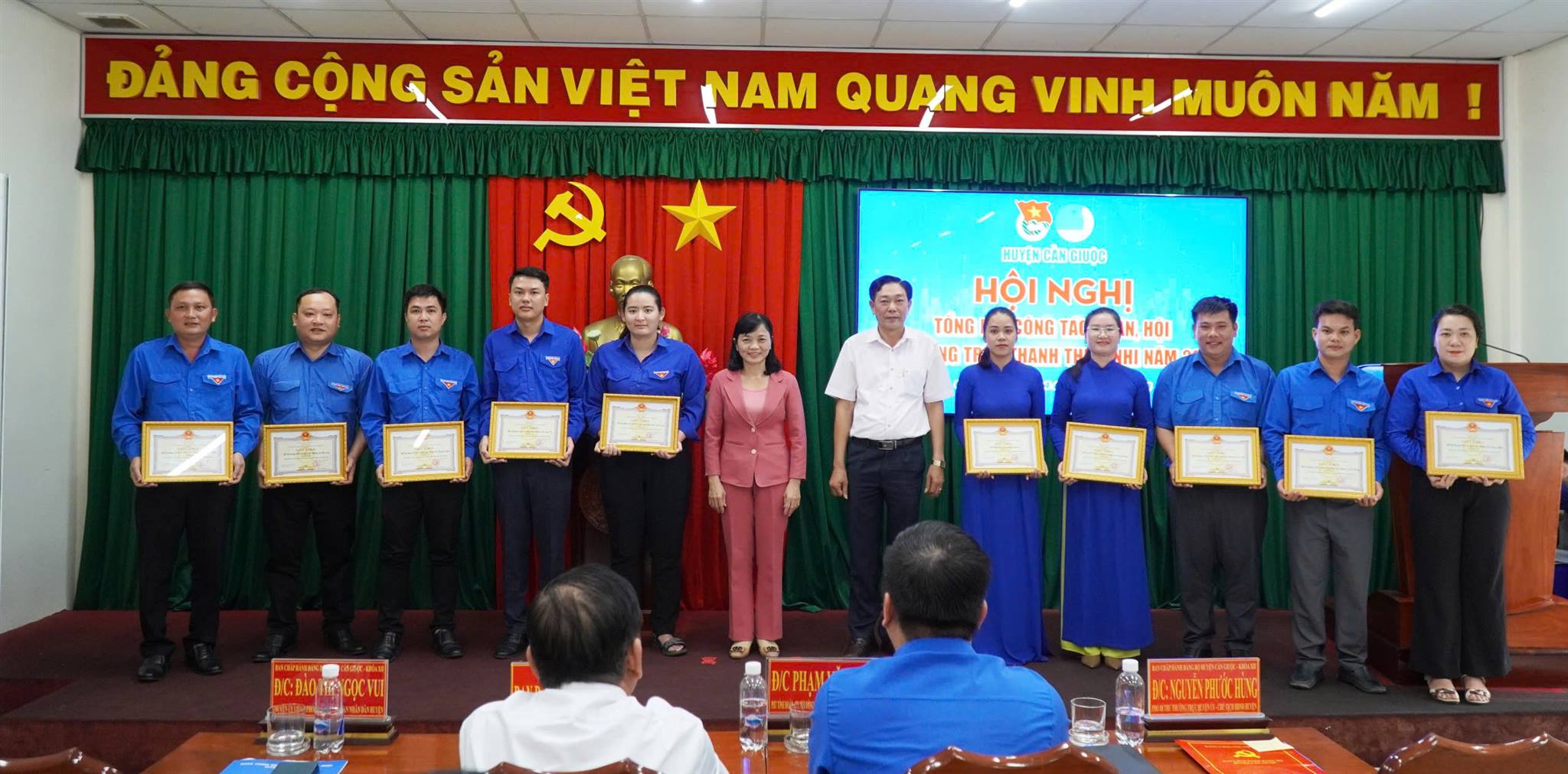 Anh-tin-bai
