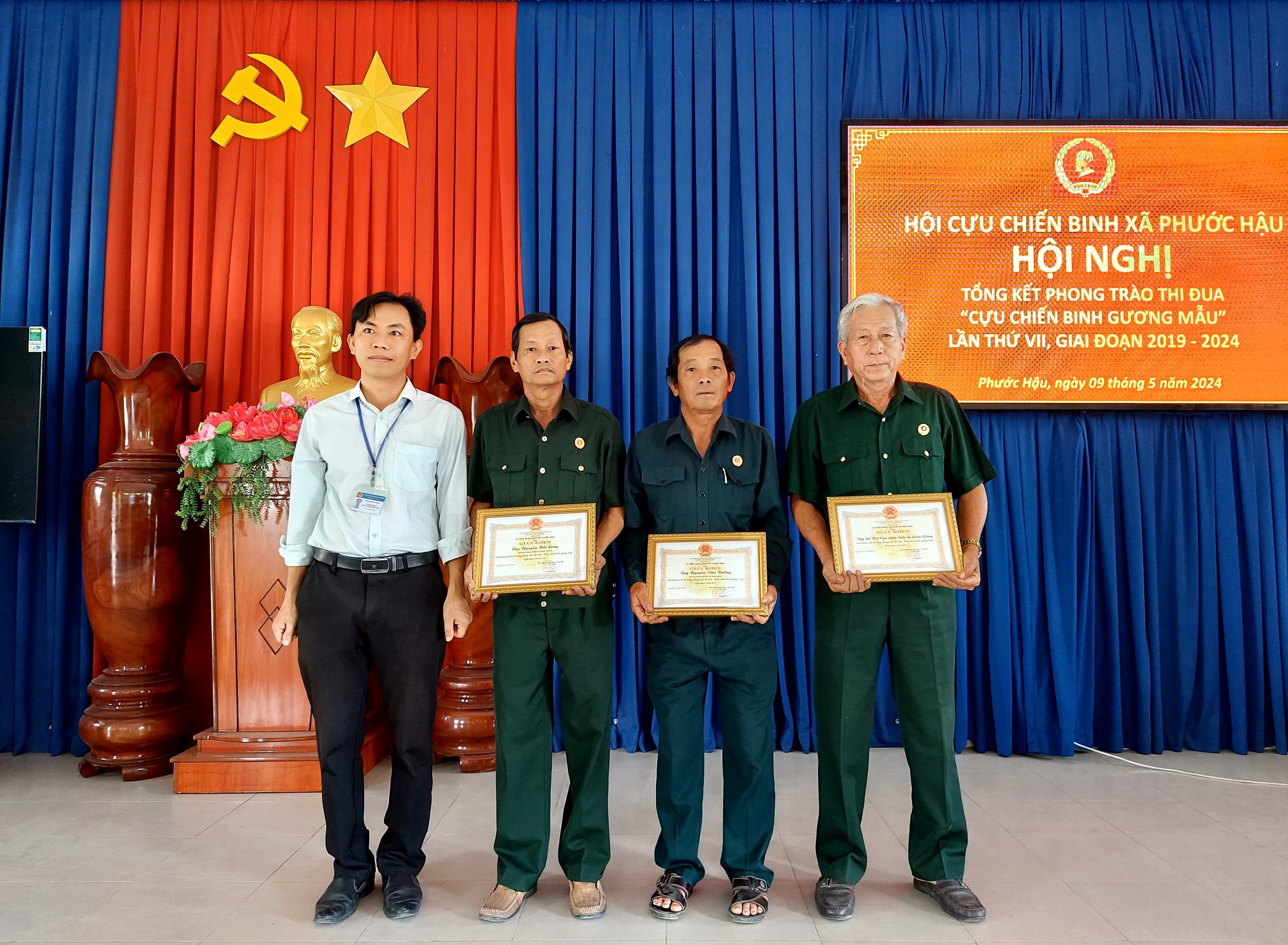 Anh-tin-bai