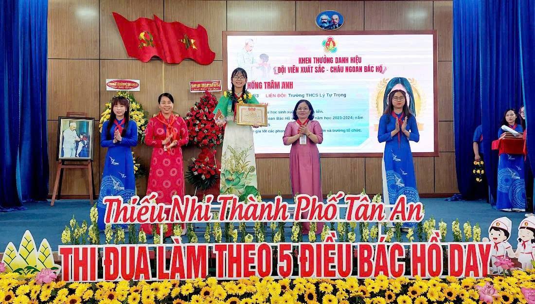 Anh-tin-bai