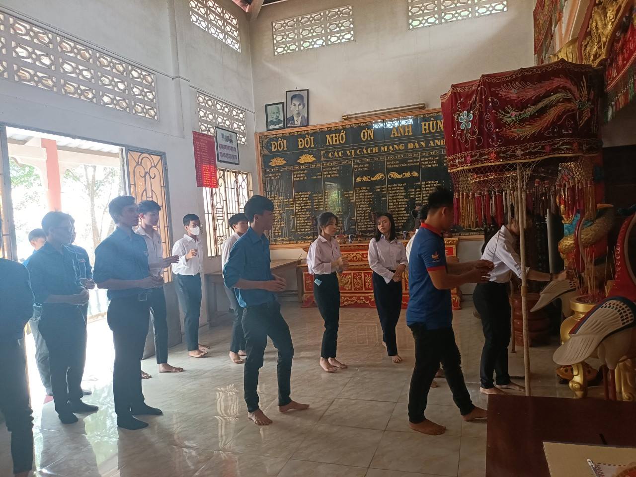 Anh-tin-bai