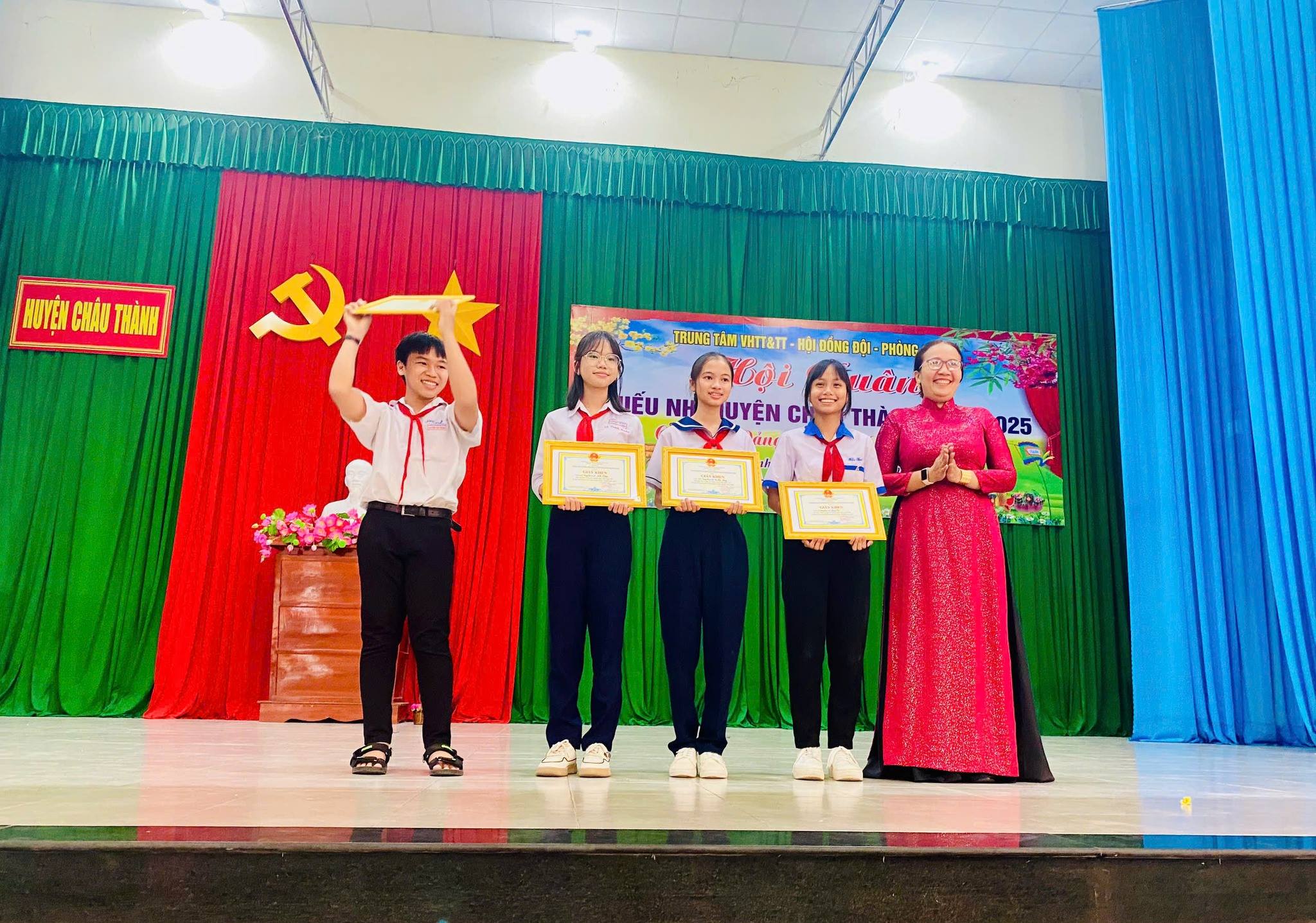 Anh-tin-bai