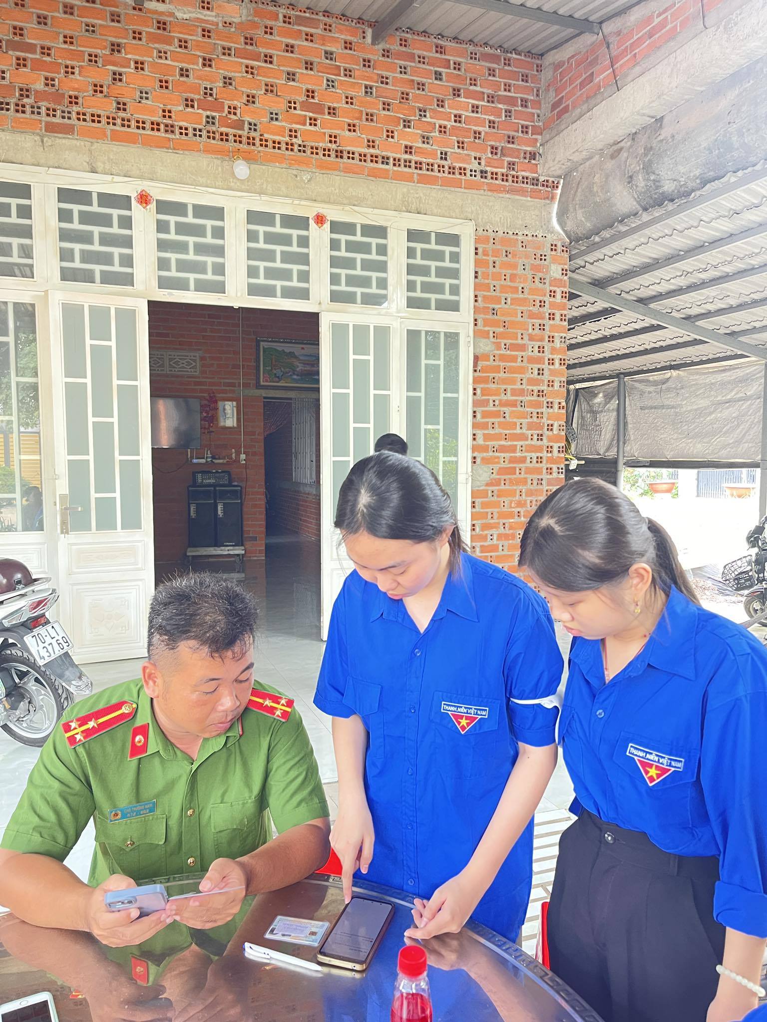 Anh-tin-bai