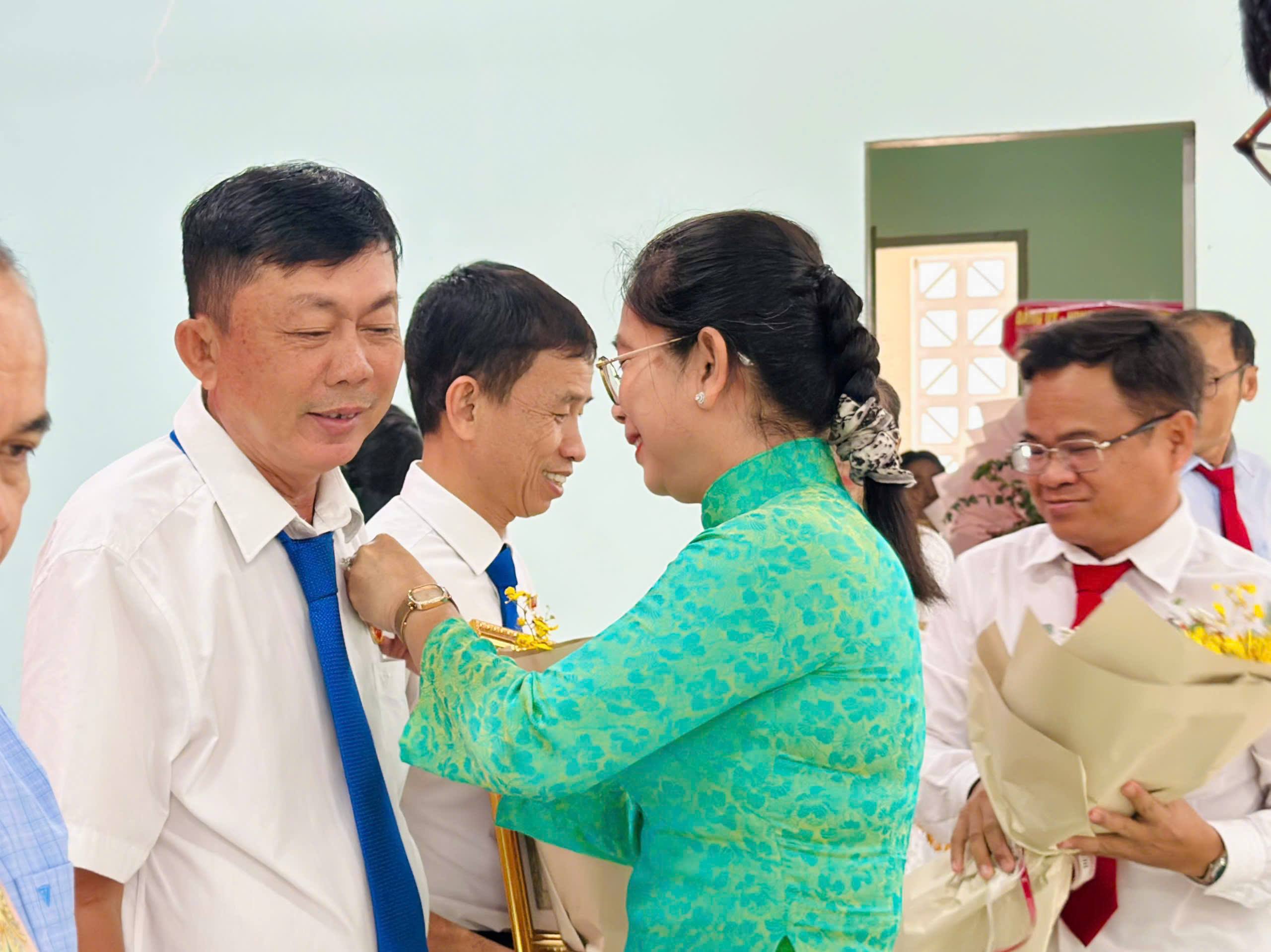 Anh-tin-bai