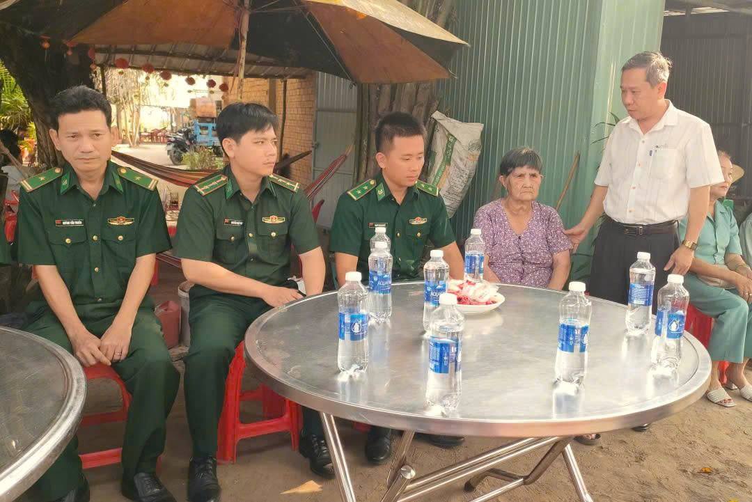 Anh-tin-bai