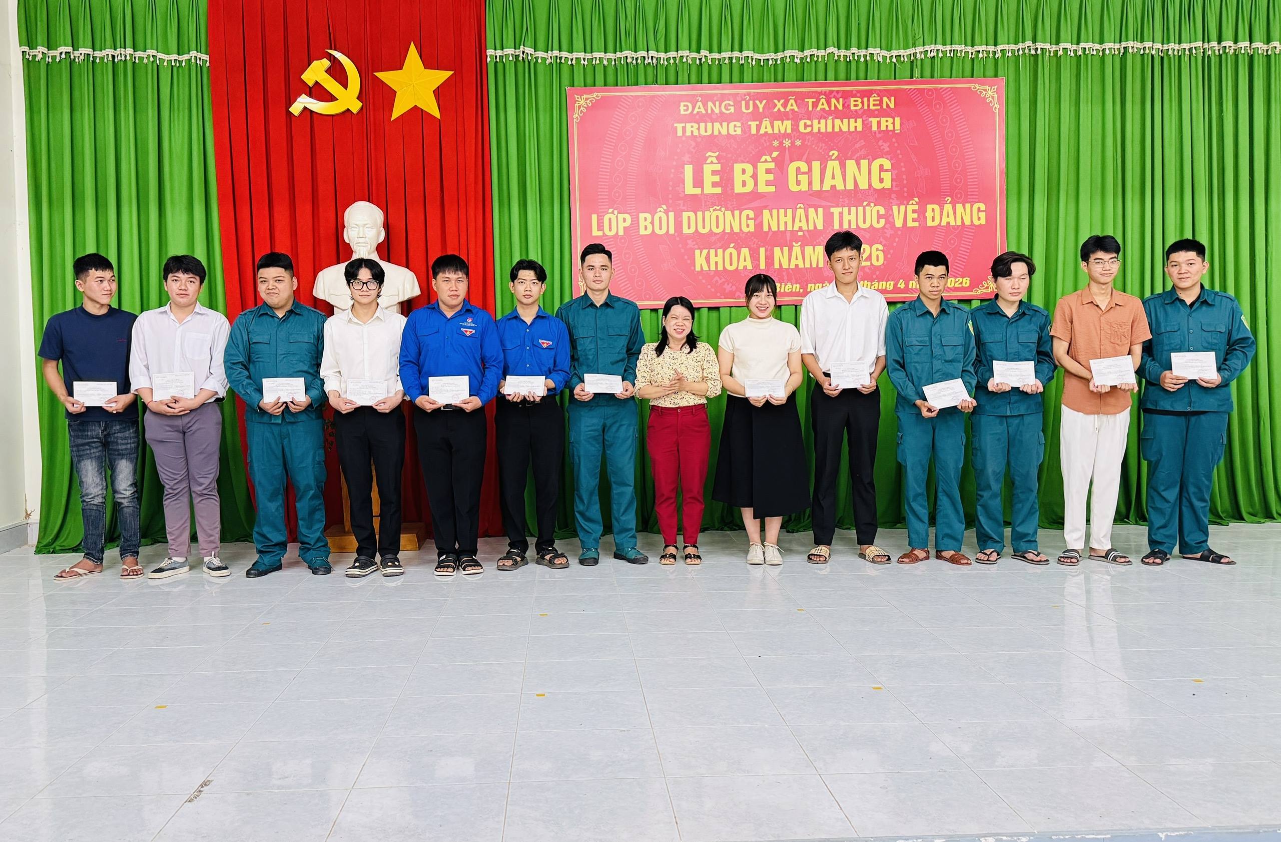 Anh-tin-bai