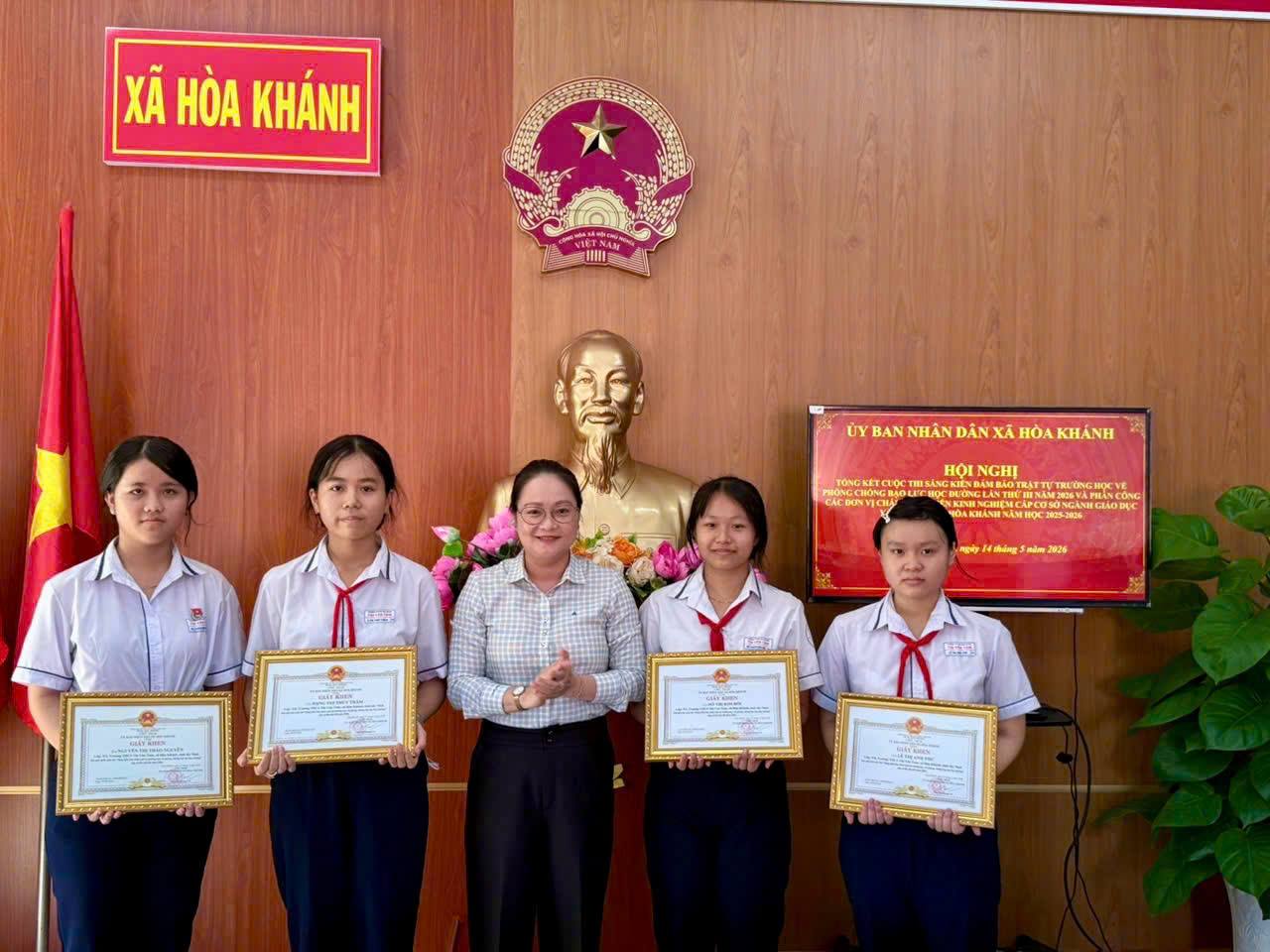 Anh-tin-bai