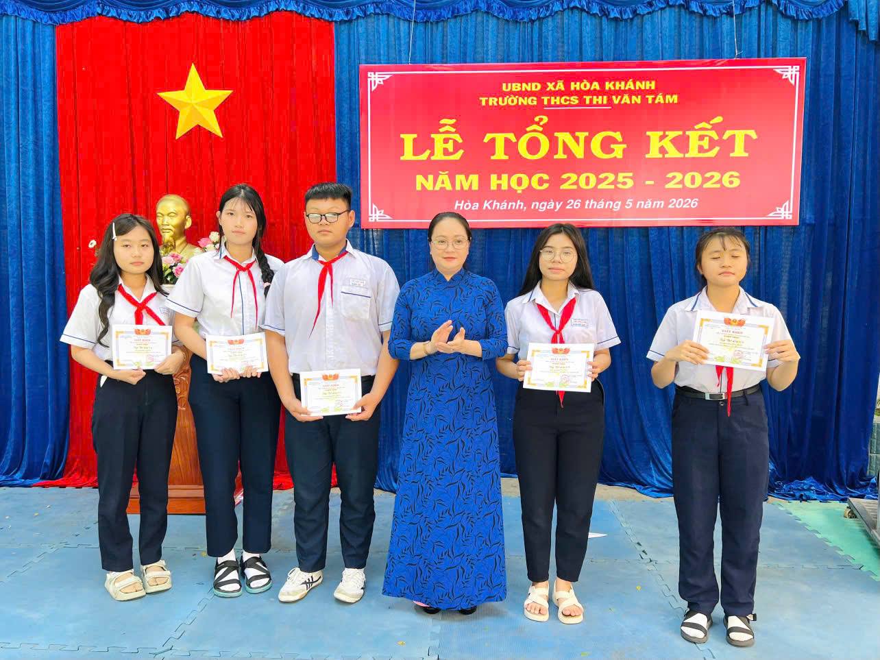 Anh-tin-bai