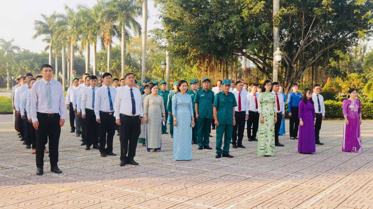 RẠCH KIẾN TỔ CHỨC LỄ CHÀO CỜ ĐẦU THÁNG 12 NĂM 2025