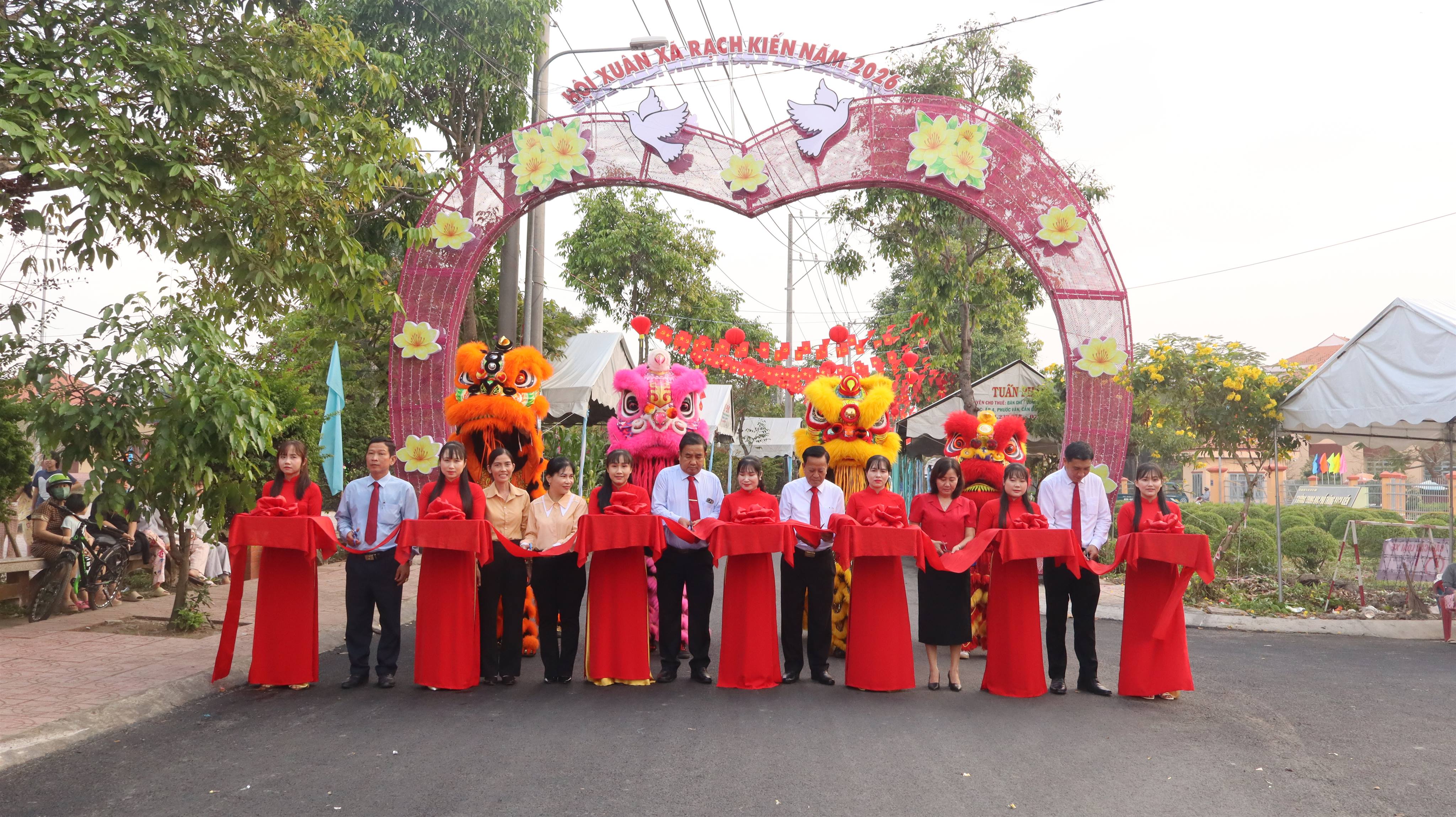 Lễ khánh thành công trình đường và khai mạc Hội Xuân xã Rạch Kiến năm 2026