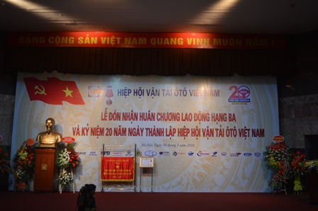 Hiệp Hội Vận tải ôtô Việt Nam đón nhận Huân chương lao động Hạng III