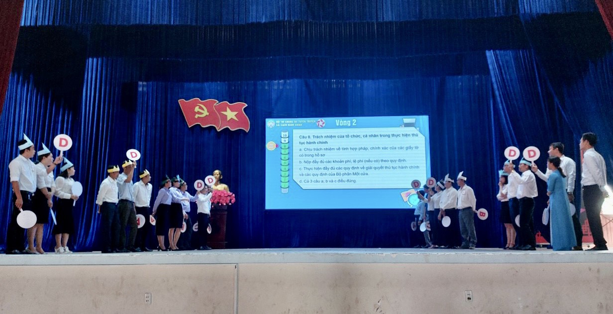 17.11.2023_(WEB)_Soi noi Hoi thi chung tay tuyen truyen CCHC huyen Tan Hung nam 2023 (Anh 02).jpg