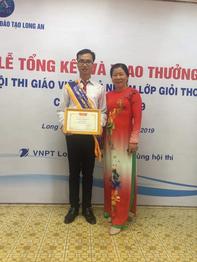 GUONG THAY HIEU.jpg