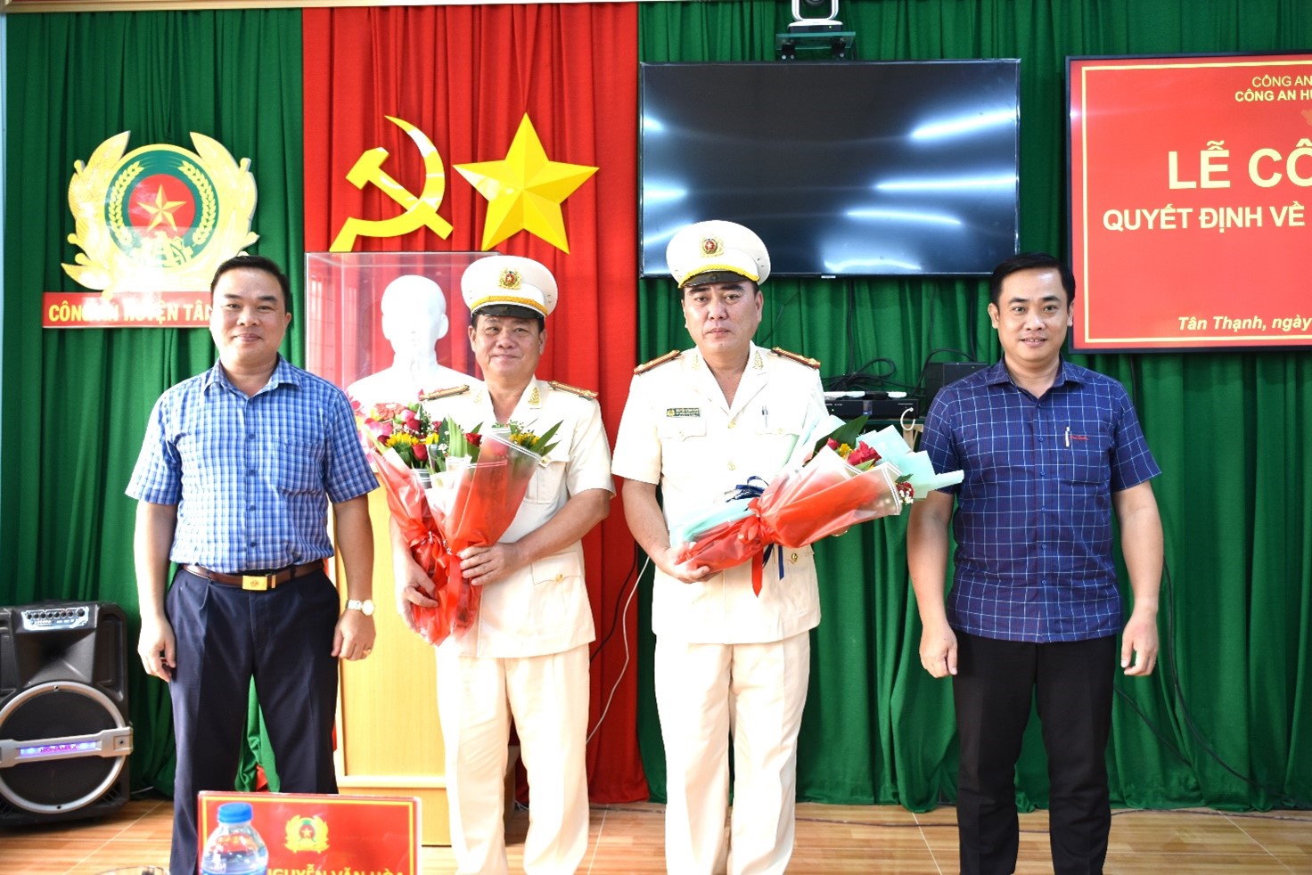 Công an tỉnh trao quyết định bổ nhiệm Trưởng Công an huyện Tân Thạnh 2.jpg