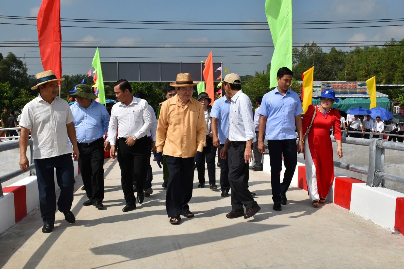 Nguyên Chủ tịch nước- Trương Tấn Sang dự lễ khánh thành cầu giao thông nông thôn 4.jpg