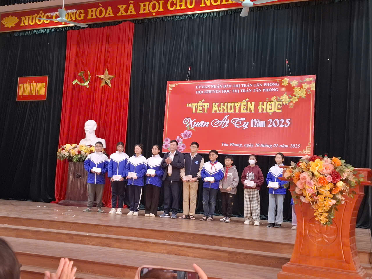 Anh-tin-bai