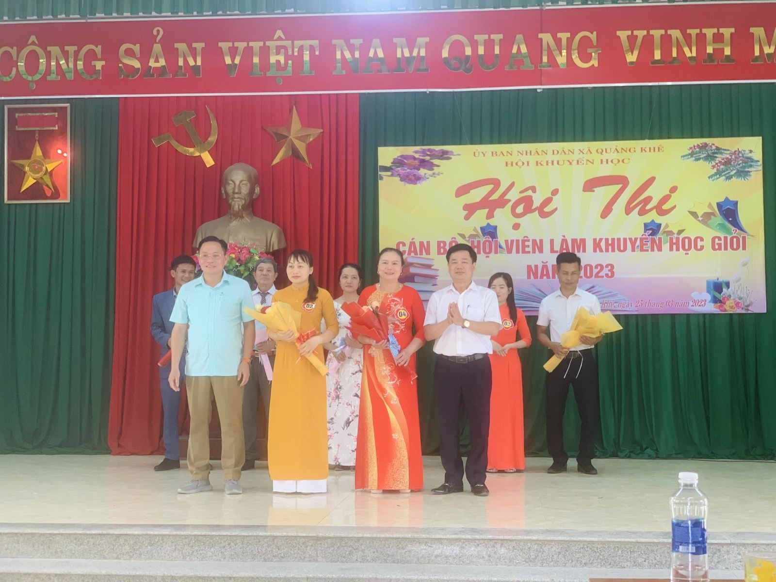Anh-tin-bai