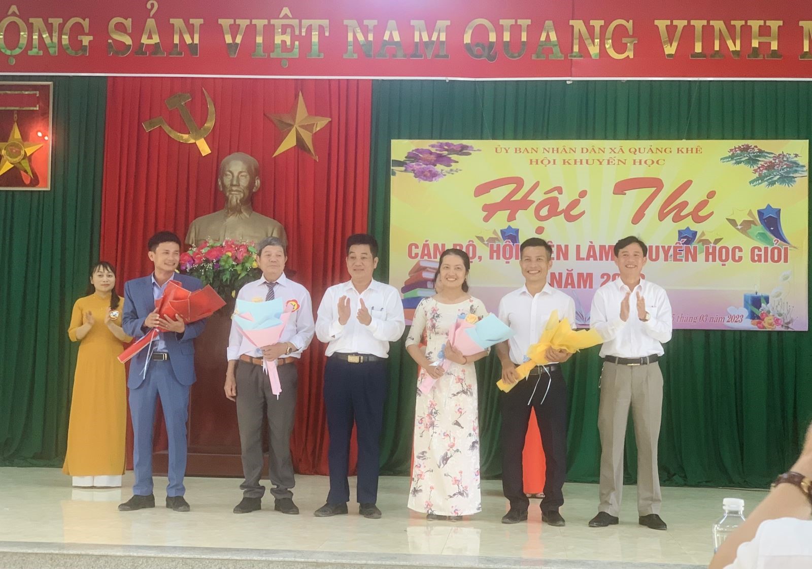 Anh-tin-bai