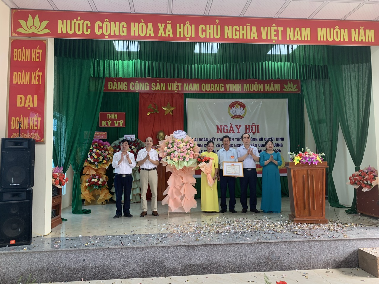 Thôn Kỳ Vỹ xã Quảng Ngọc tổ chức  ngày đại đoàn kết toàn dân tộc