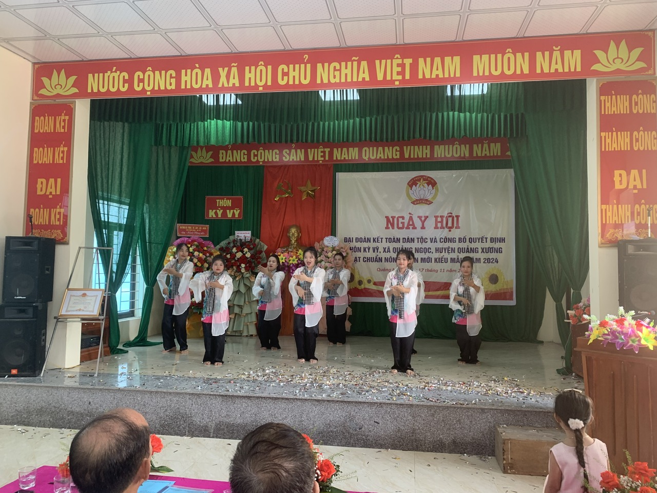 Các tiết mục văn nghệ  thôn Kỳ Vỹ chào mừng ngày đại đoàn kết toàn dân tộc