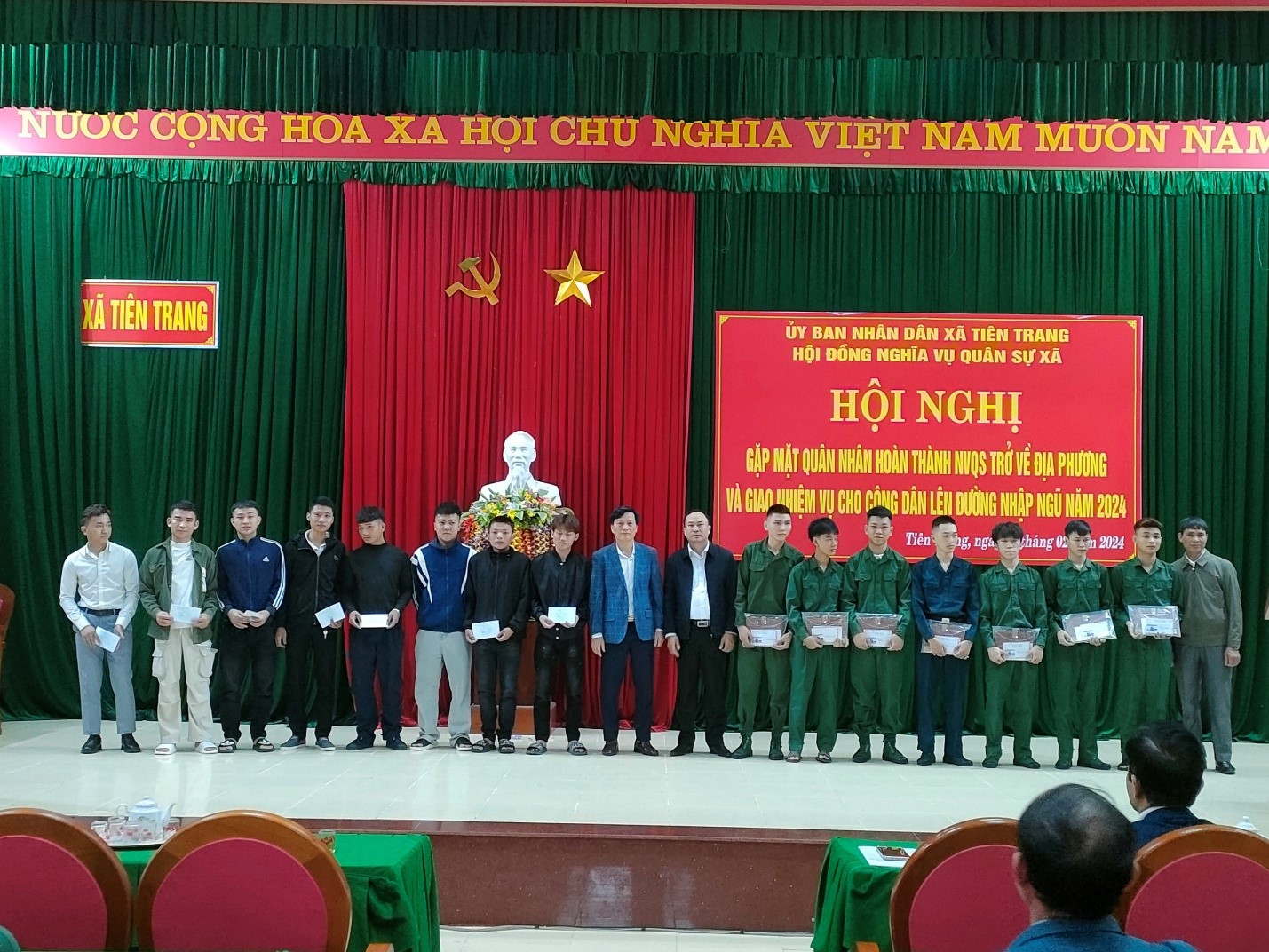 Anh-tin-bai