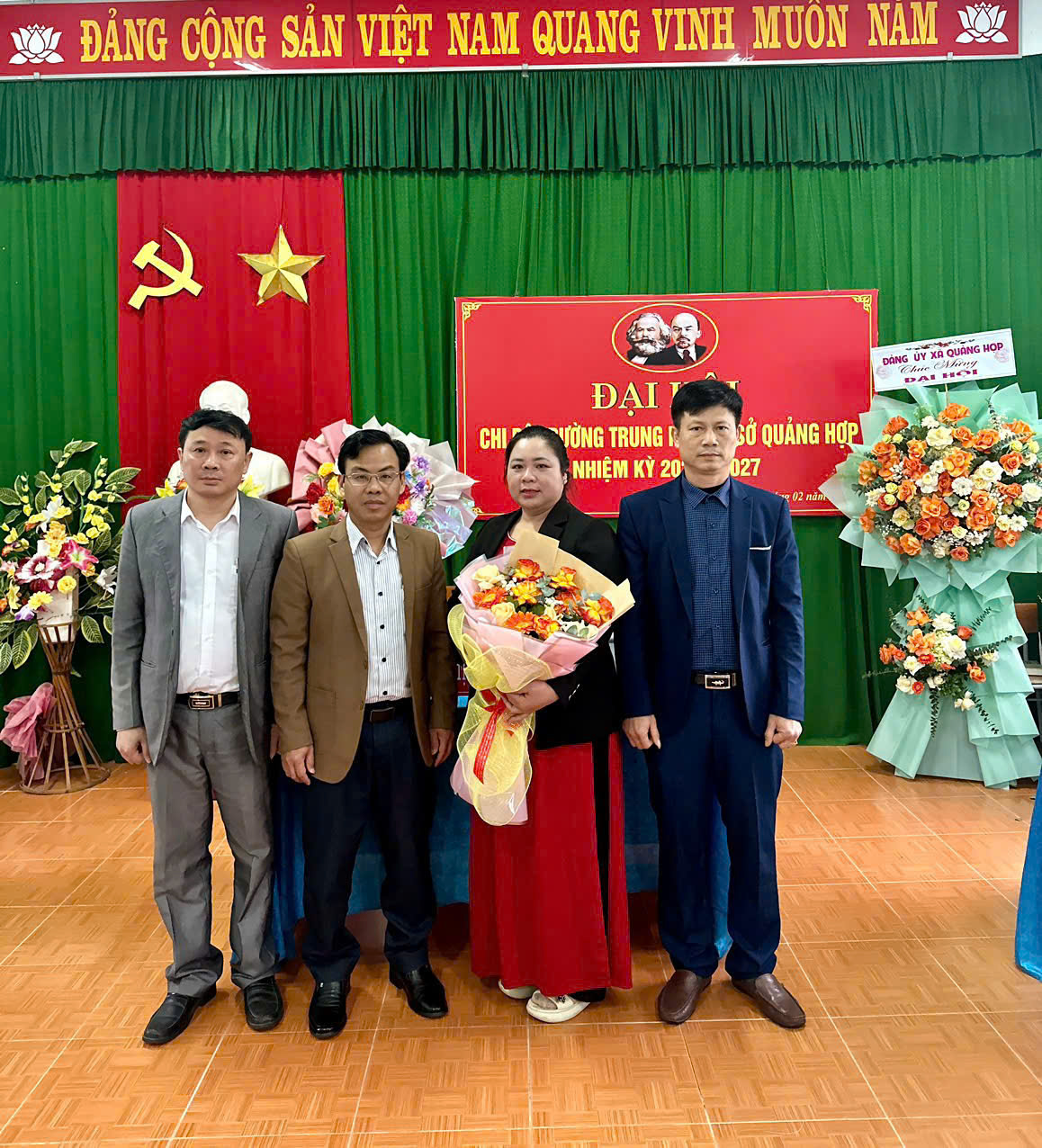 CHI BỘ TRƯỜNG TRUNG HỌC CƠ SỞ QUẢNG HỢP TỔ CHỨC THÀNH CÔNG ĐẠI HỘI NHIỆM KỲ 2025 - 2027
