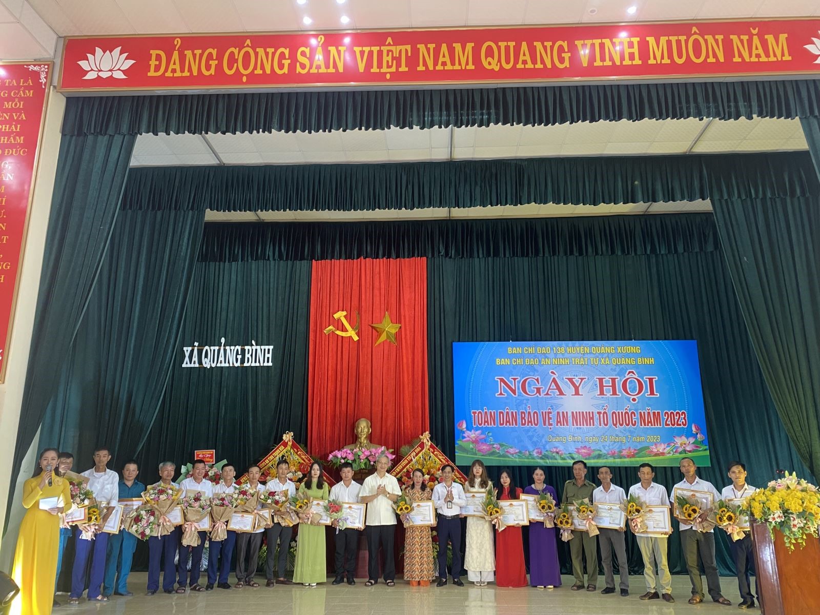 Anh-tin-bai