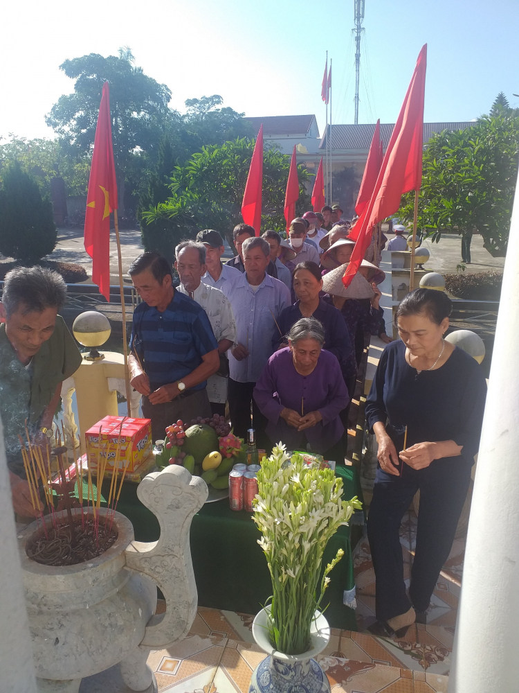 Thắp hương 3.jpg