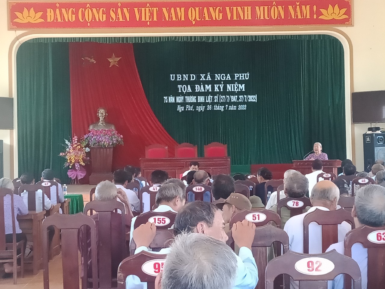 Phát biếu.jpg