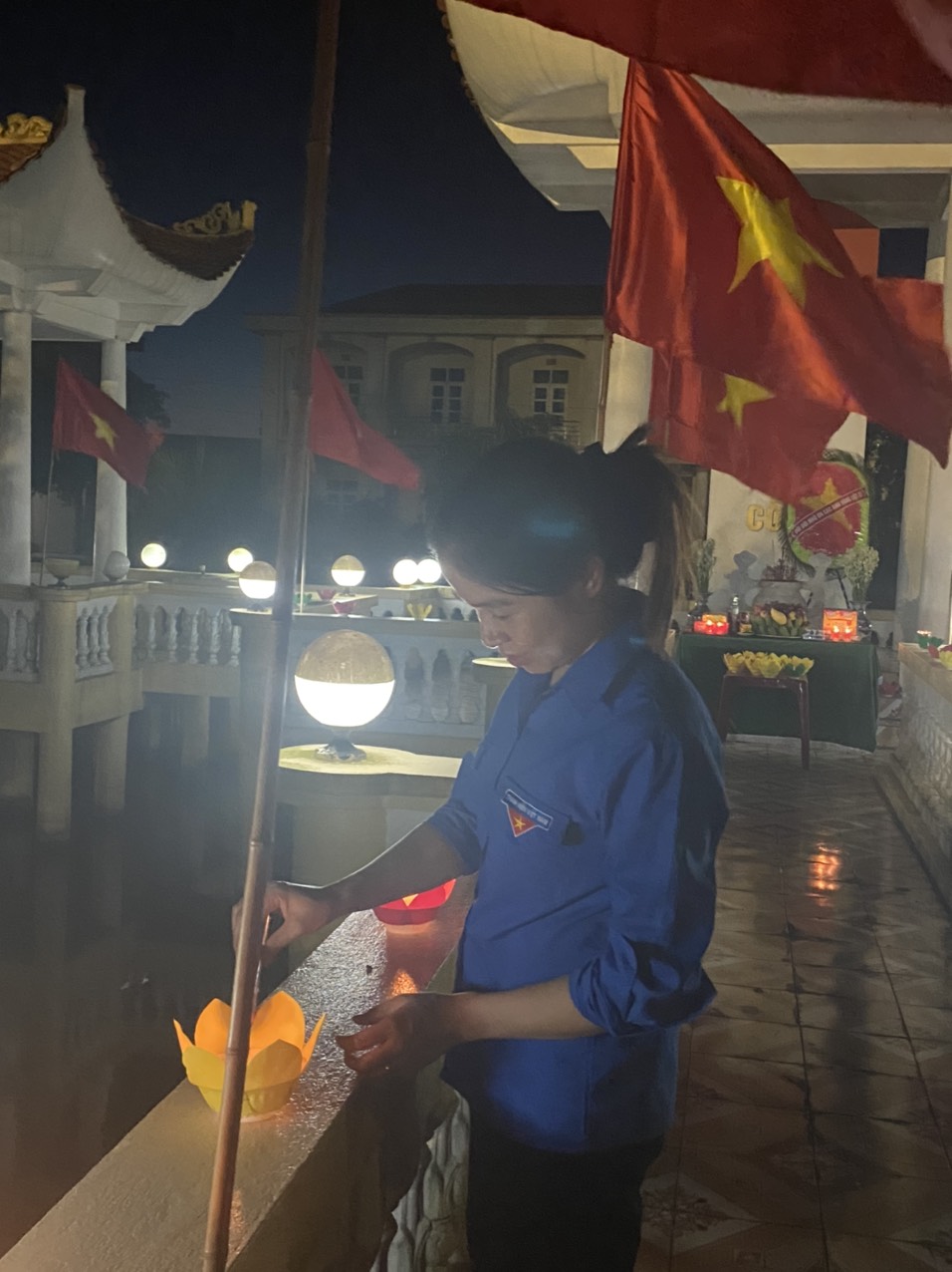 Thắp nến 2.jpg