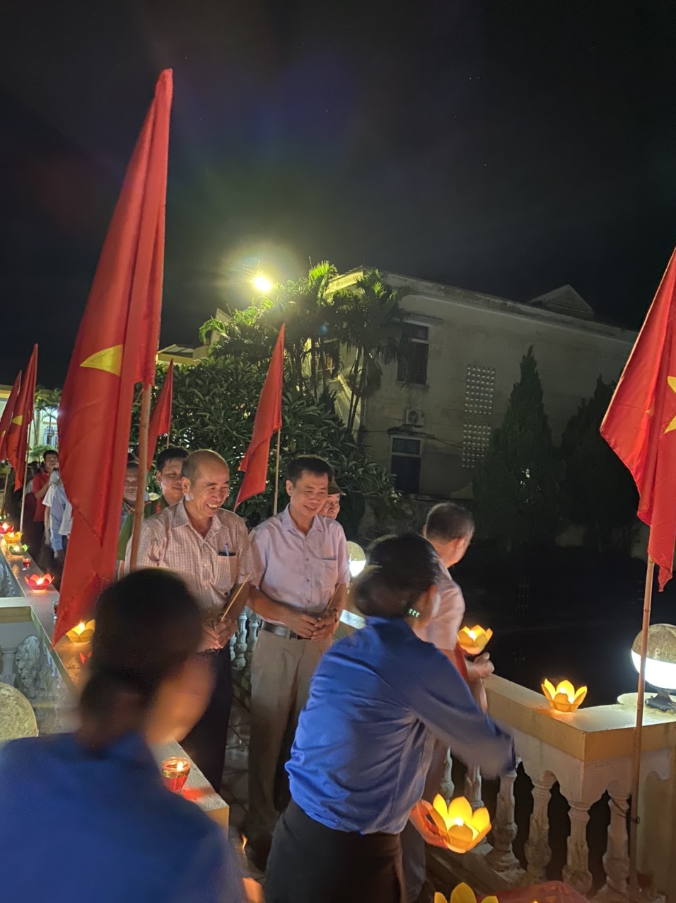 thắp nến tri ân 1.jpg