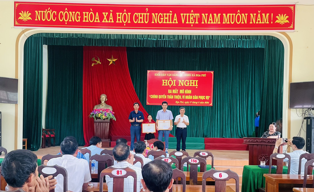 Khen thưởng.jpg