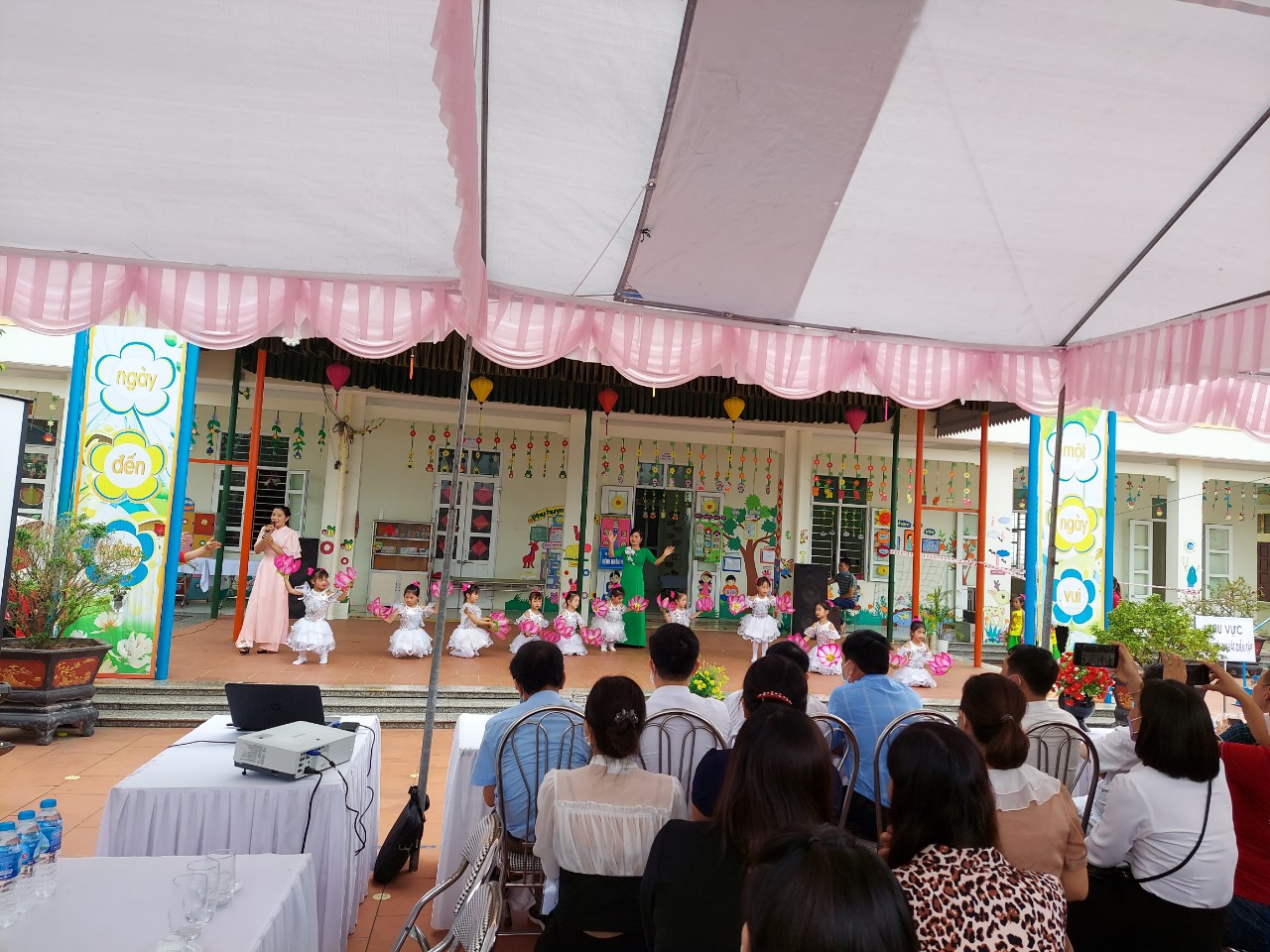văn nghệ 2.jpg