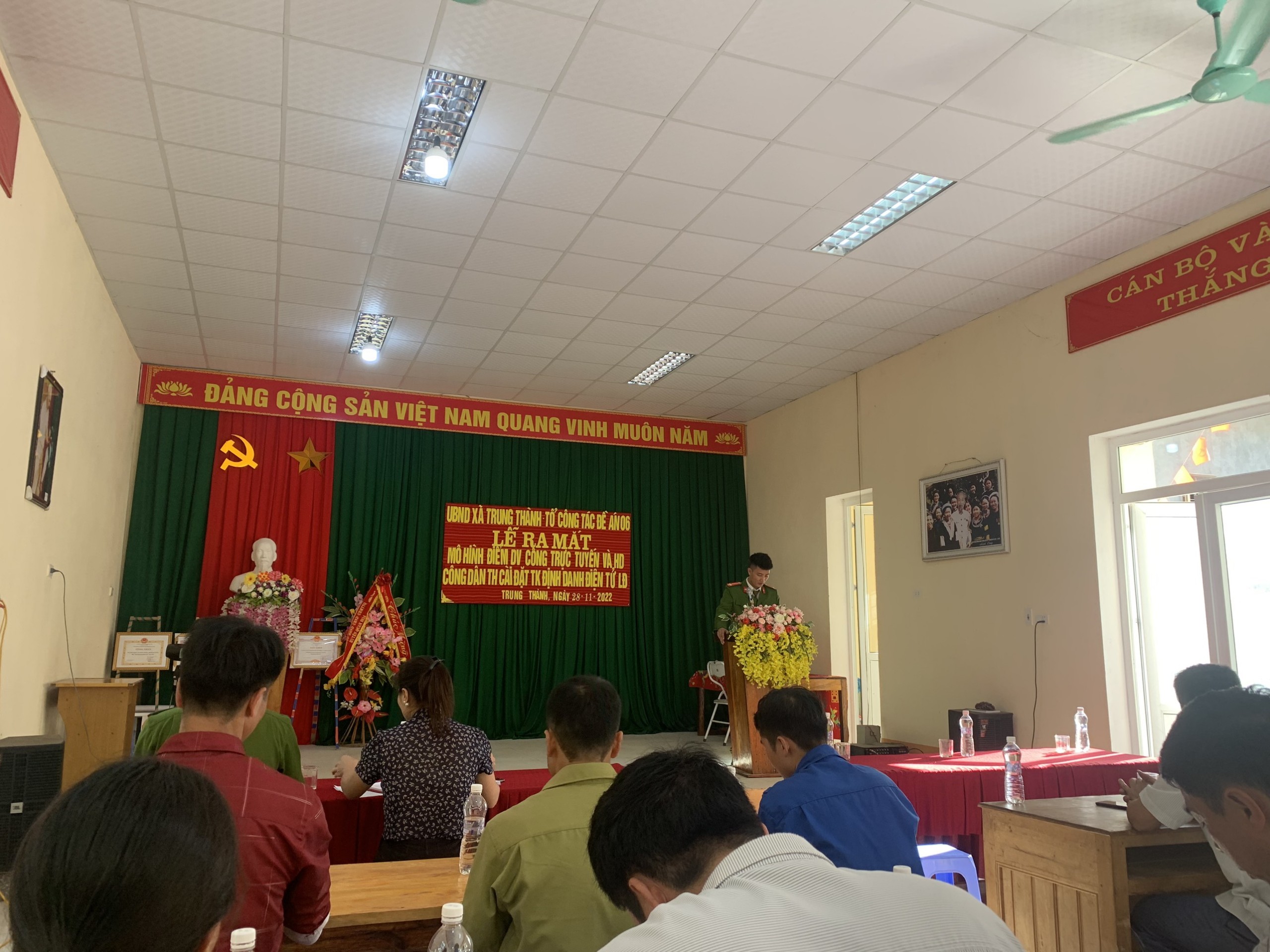 z3917656106322_1c2732186cc3782bc069549d3d3cde27.jpg