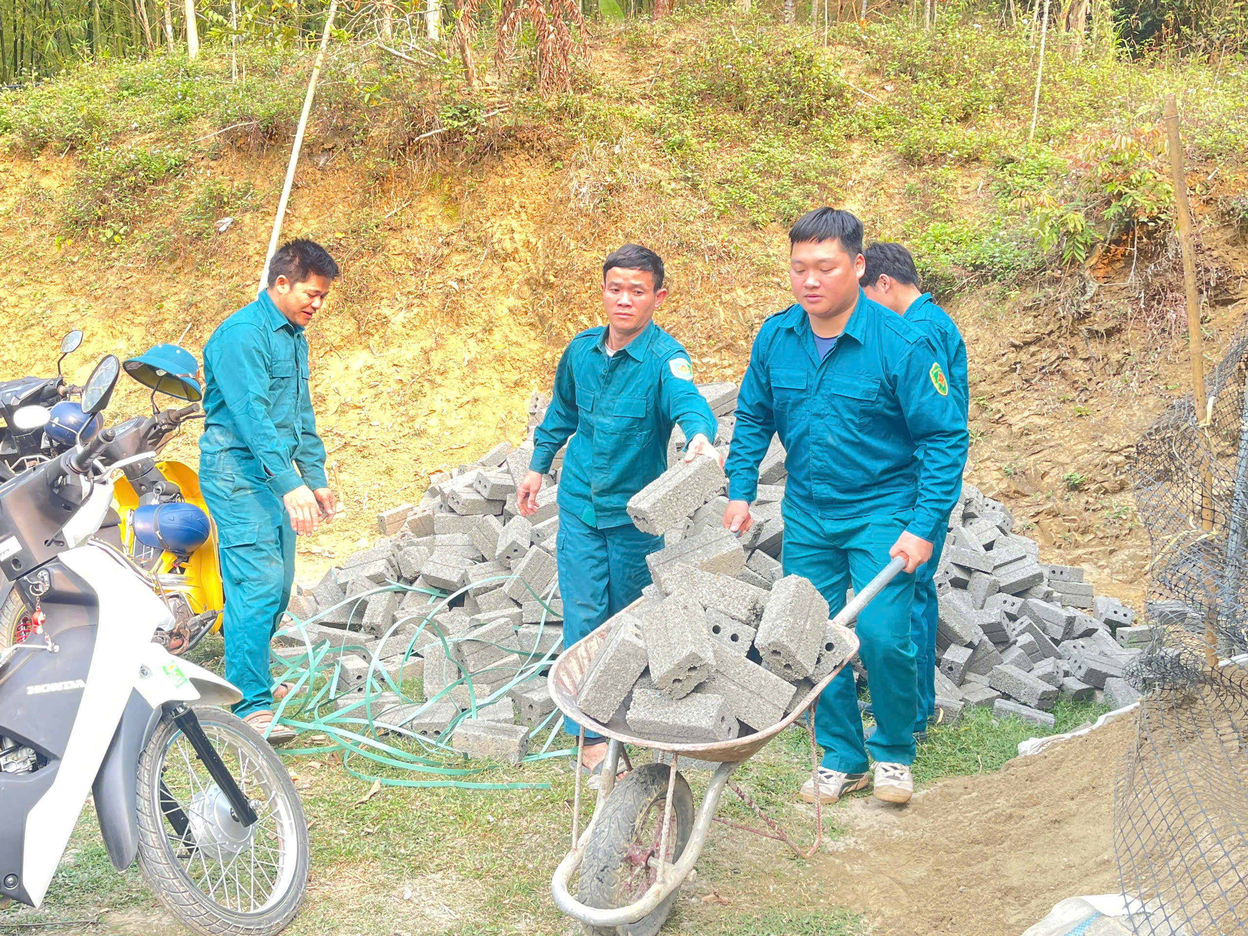 Anh-tin-bai