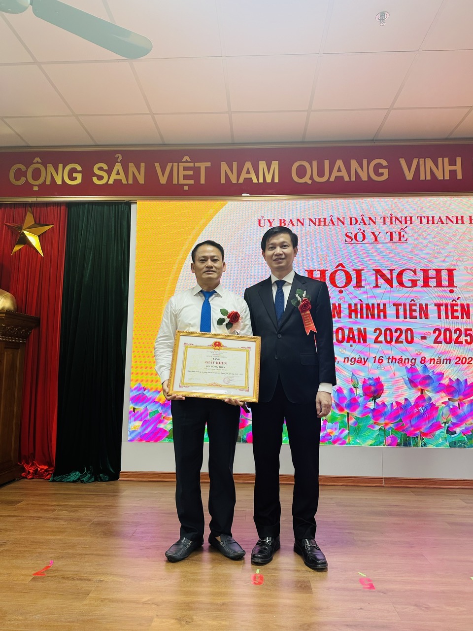 Anh-tin-bai
