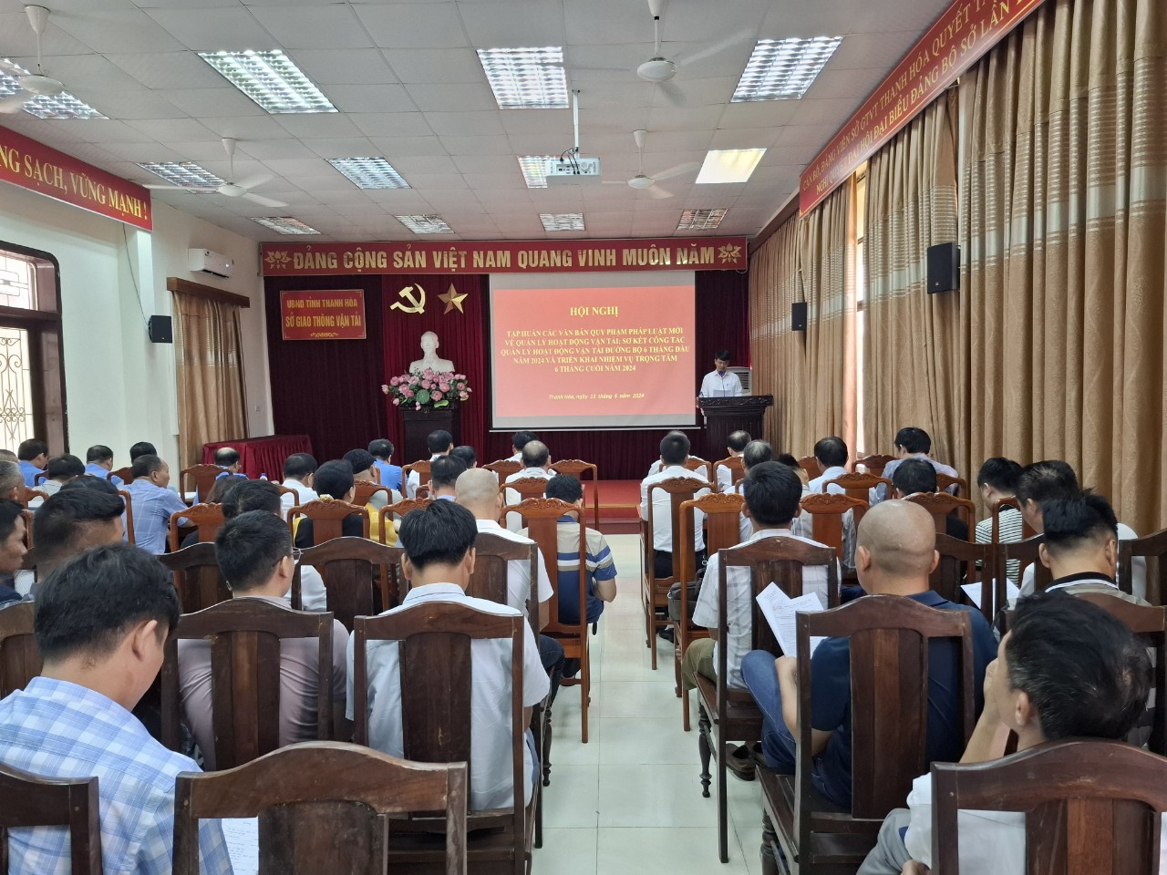 Tập huấn triển khai các văn bản quy phạm pháp luật mới về quản lý hoạt động vận tải; sơ kết công tác quản lý hoạt động vận tải đường bộ 06 tháng đầu năm 2024 và triển khai nhiệm vụ trọng tâm 06 tháng cuối năm 2024