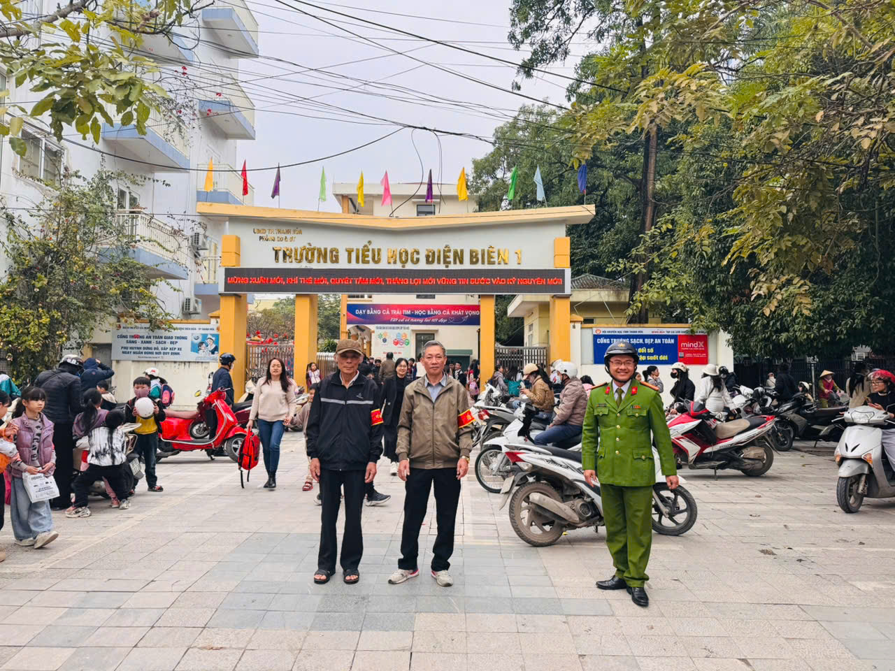 Anh-tin-bai