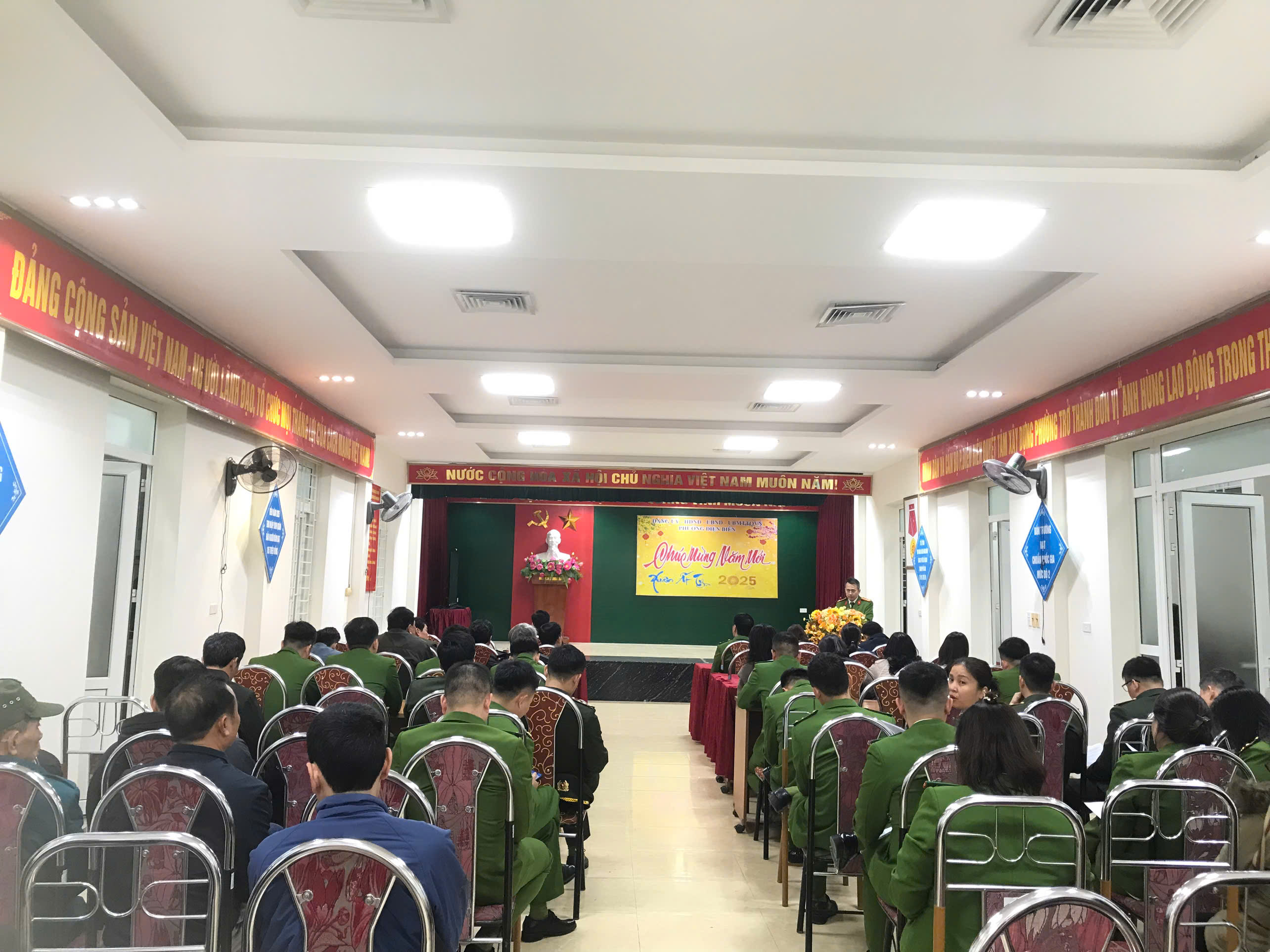 PHƯỜNG ĐIỆN BIÊN TRIỂN KHAI PHƯƠNG ÁN HUY ĐỘNG LỰC LƯỢNG ĐẢM BẢO ANTT VÀ PHÒNG, CHỐNG ĐỐT PHÁO TRÁI PHÉP ĐÊM GIAO THỪA TẾT NGUYÊN ĐÁN ẤT TỴ NĂM 2025.