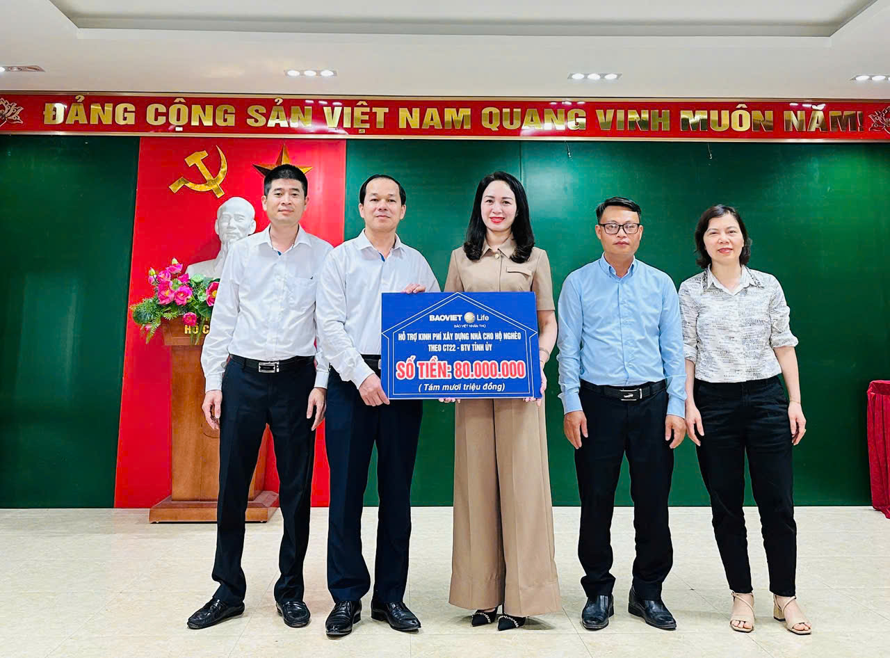 Công ty Bảo Việt nhân thọ Thanh Hóa ủng hộ 80 triệu đồng về xây dựng nhà ở cho hộ nghèo, hộ gia đình chính sách, hộ còn khó khăn về nhà ở theo Chỉ thị 22 của BTV Tỉnh ủy Thanh Hóa