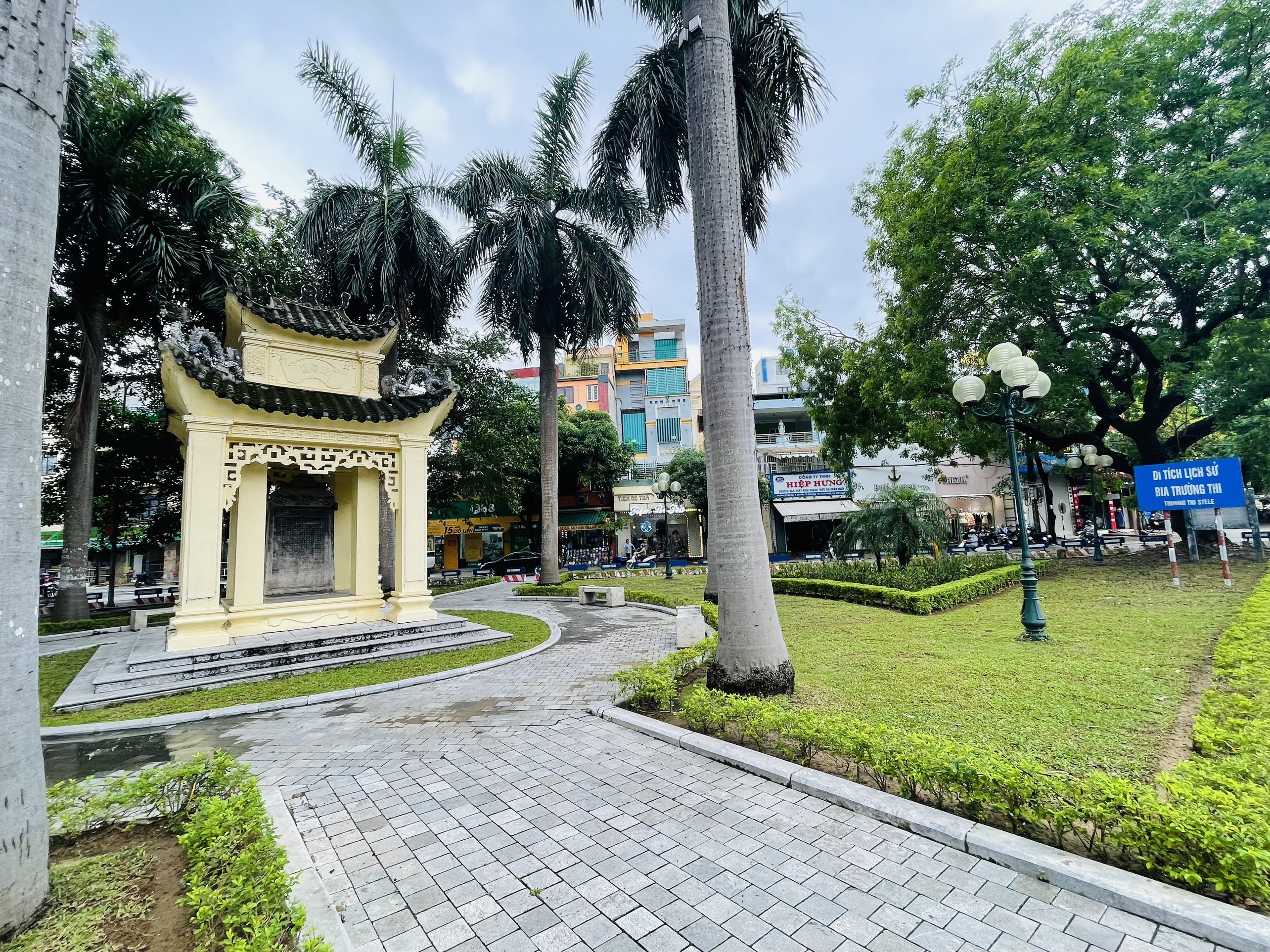 BIA TRƯỜNG THI 3.jpg