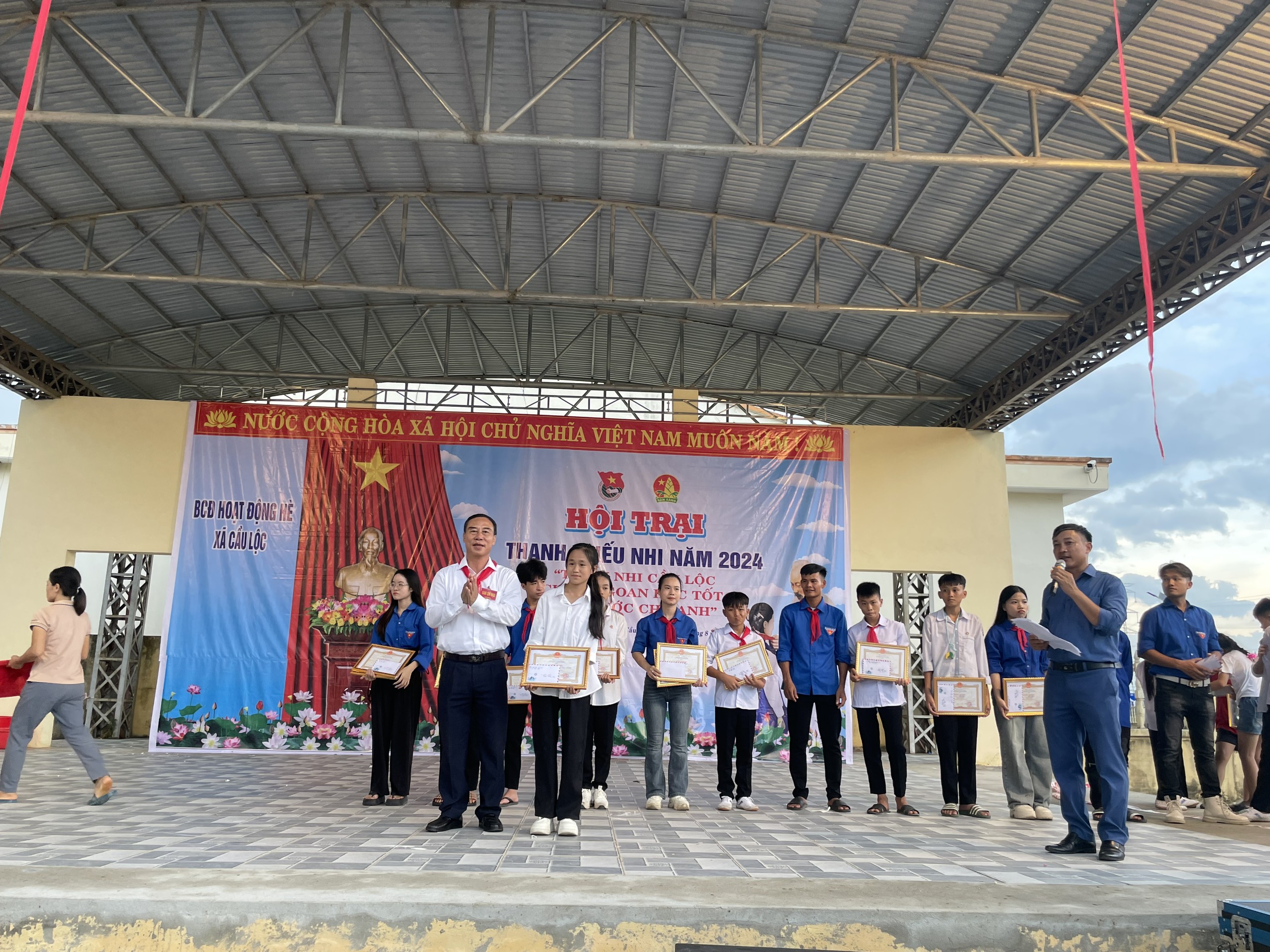 Anh-tin-bai