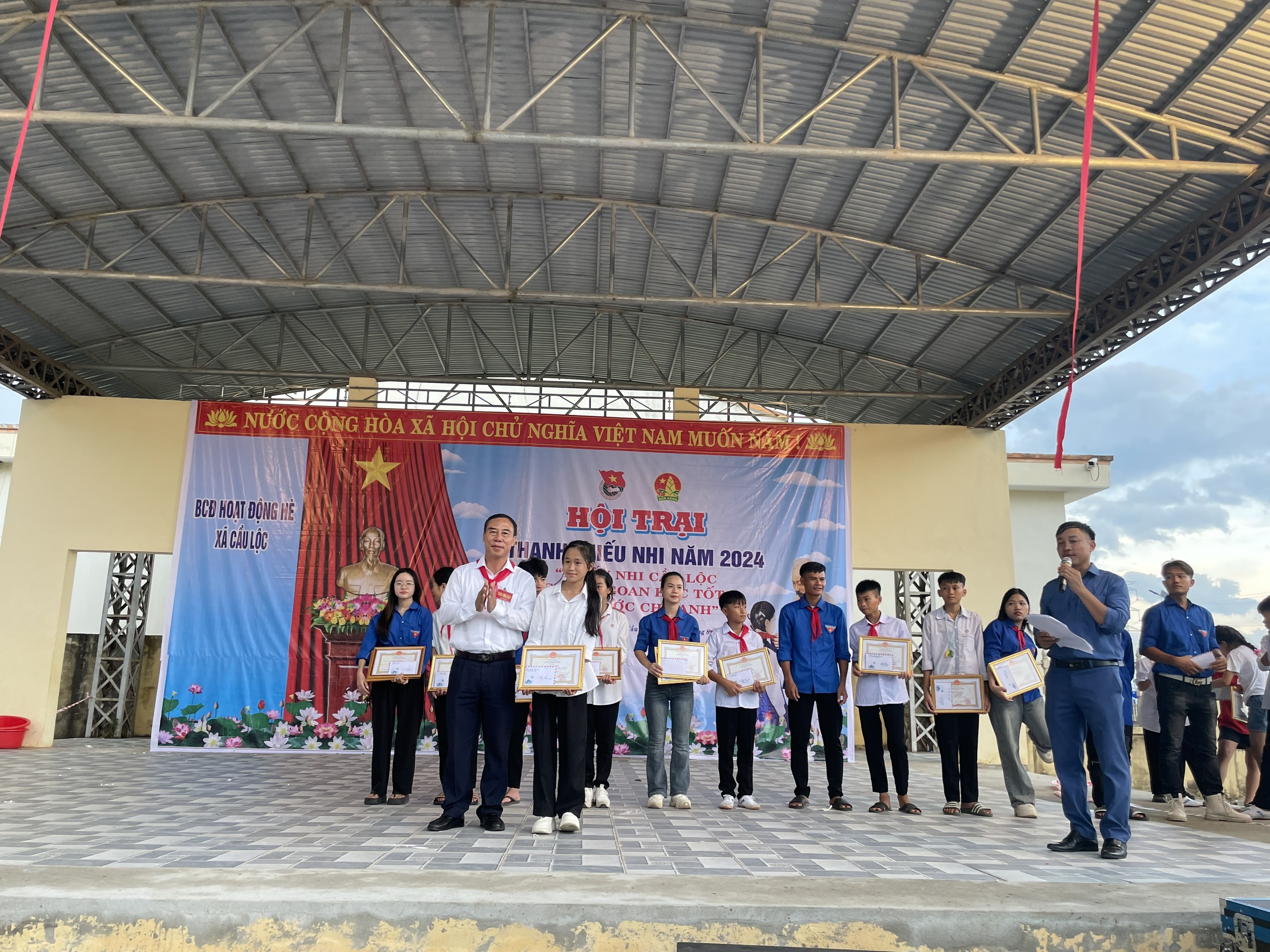 Anh-tin-bai