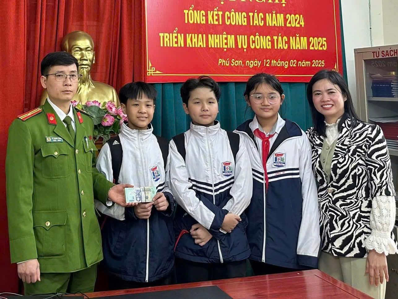 Anh-tin-bai