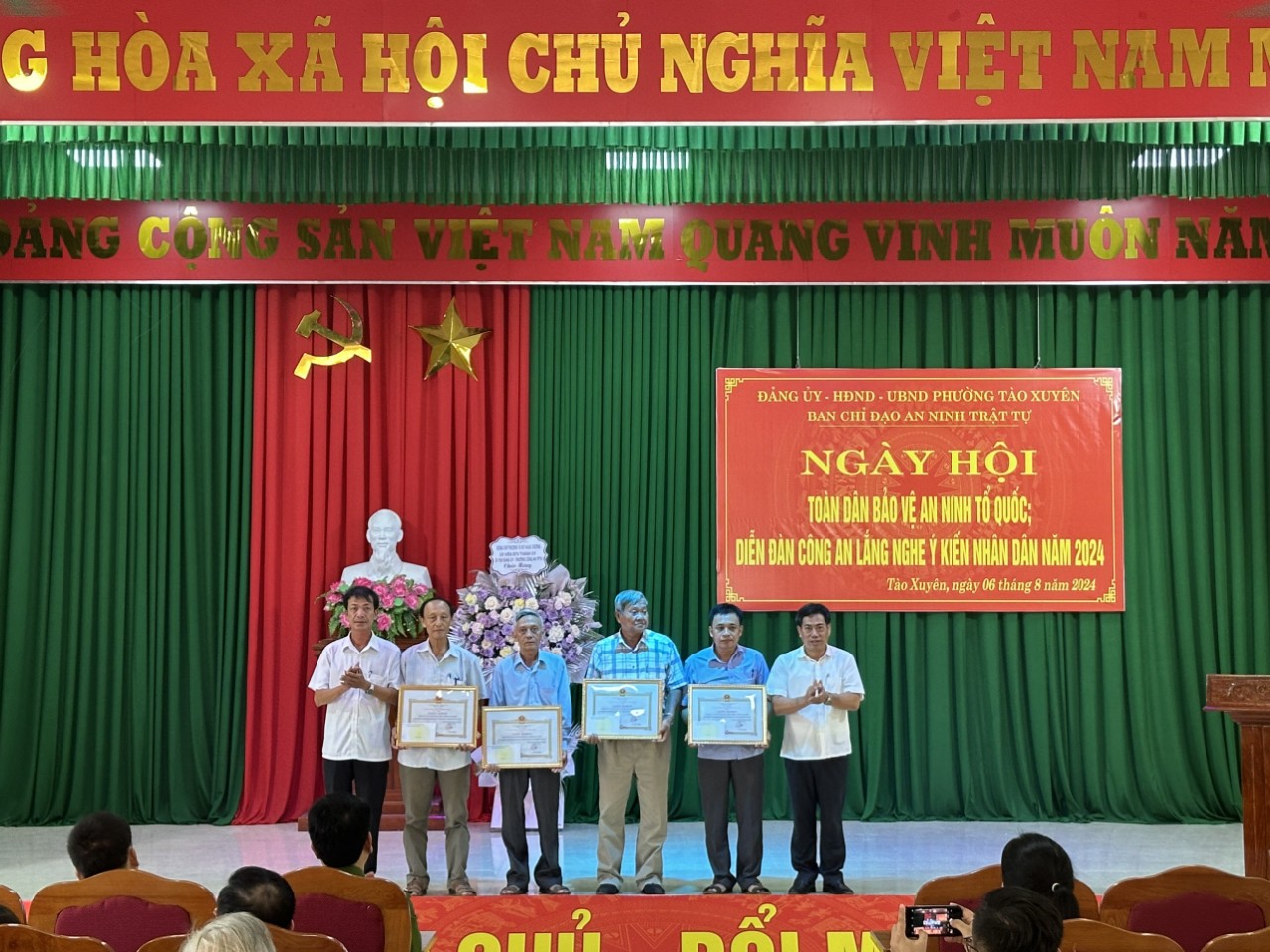 Anh-tin-bai
