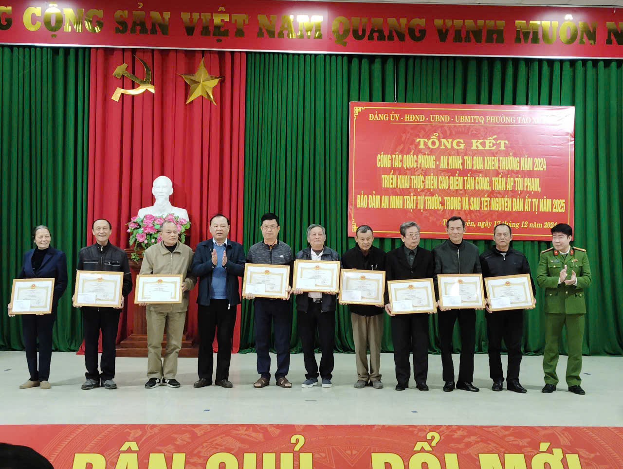 Anh-tin-bai